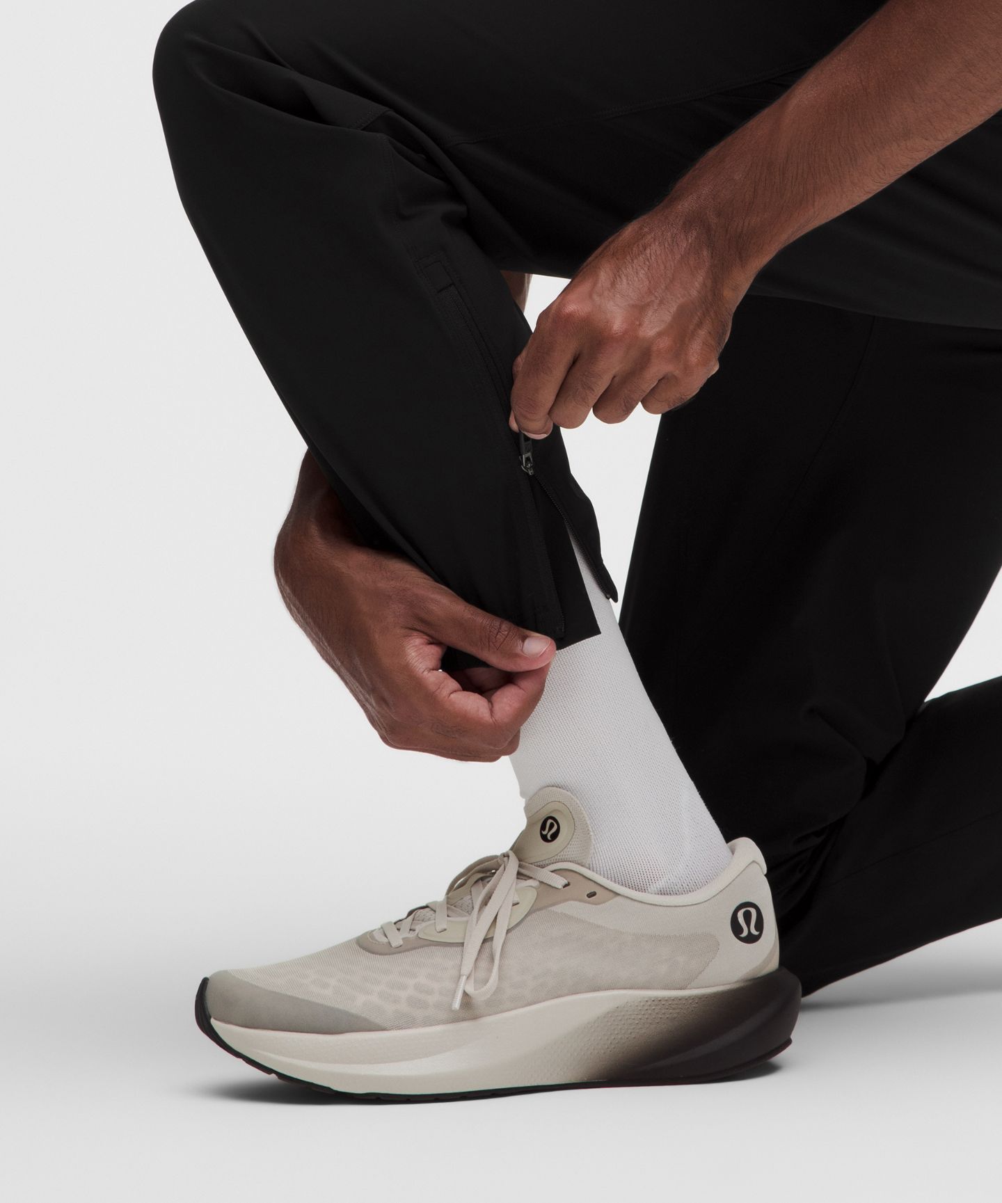 Мужские джоггеры Lululemon Pace Breaker, цвет: Чёрный — фото 7