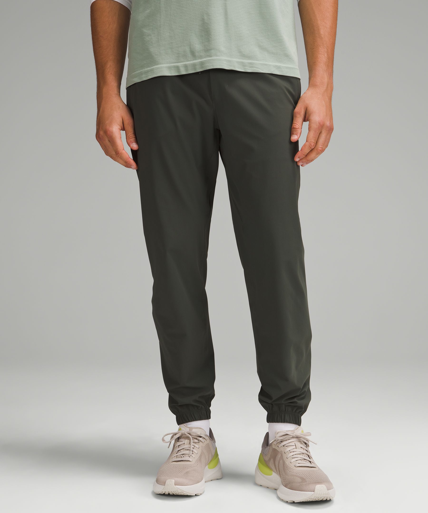 Pace Breaker Jogger Regular - Brown,Neutral