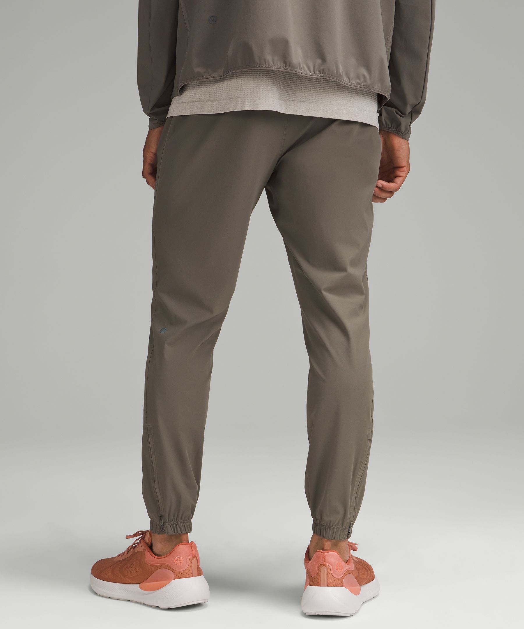 lululemon Men s Pace Breaker Jogger Shorter Size XL Brown Neutral