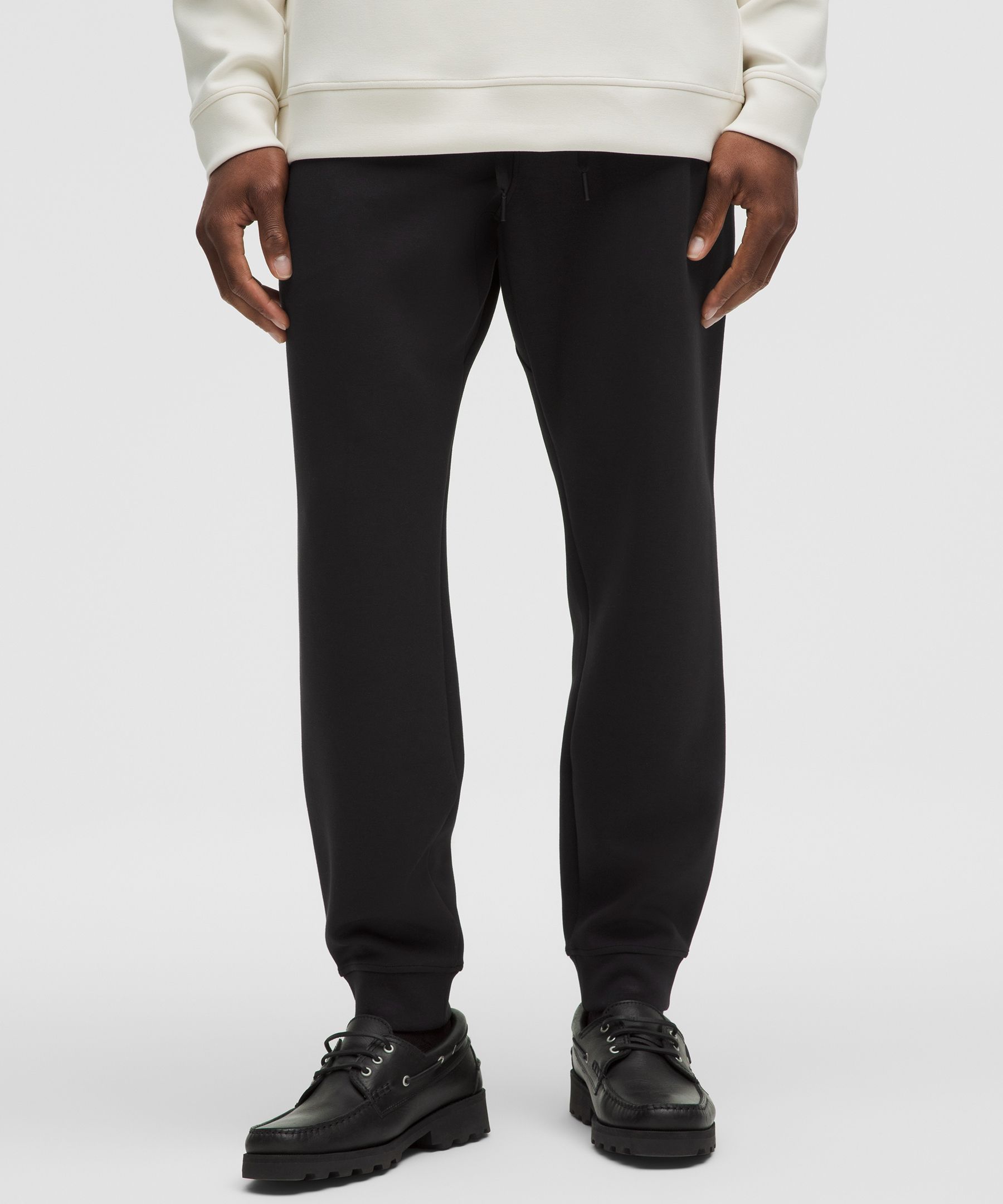 Smooth Spacer Jogger Shorter