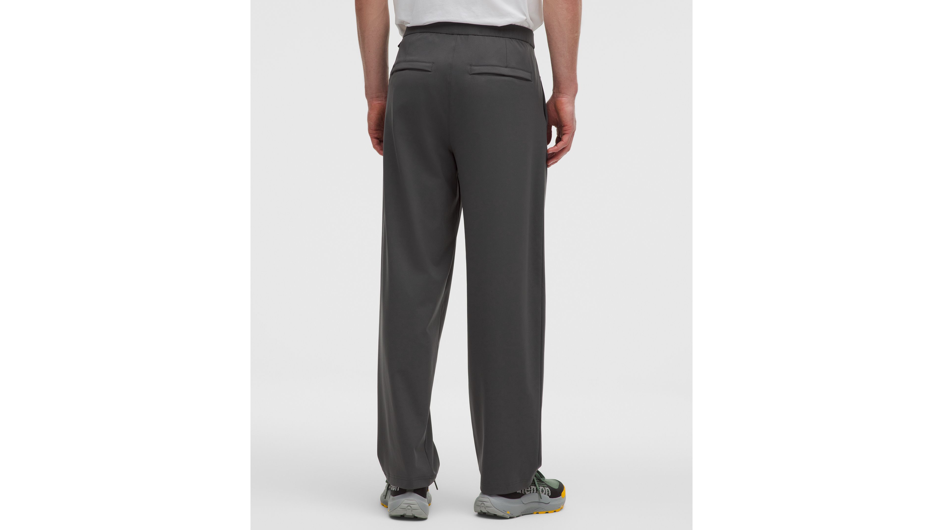 Men's Daydrift Relaxed-Fit Pleated Trouser Shorter *No Belt Loops