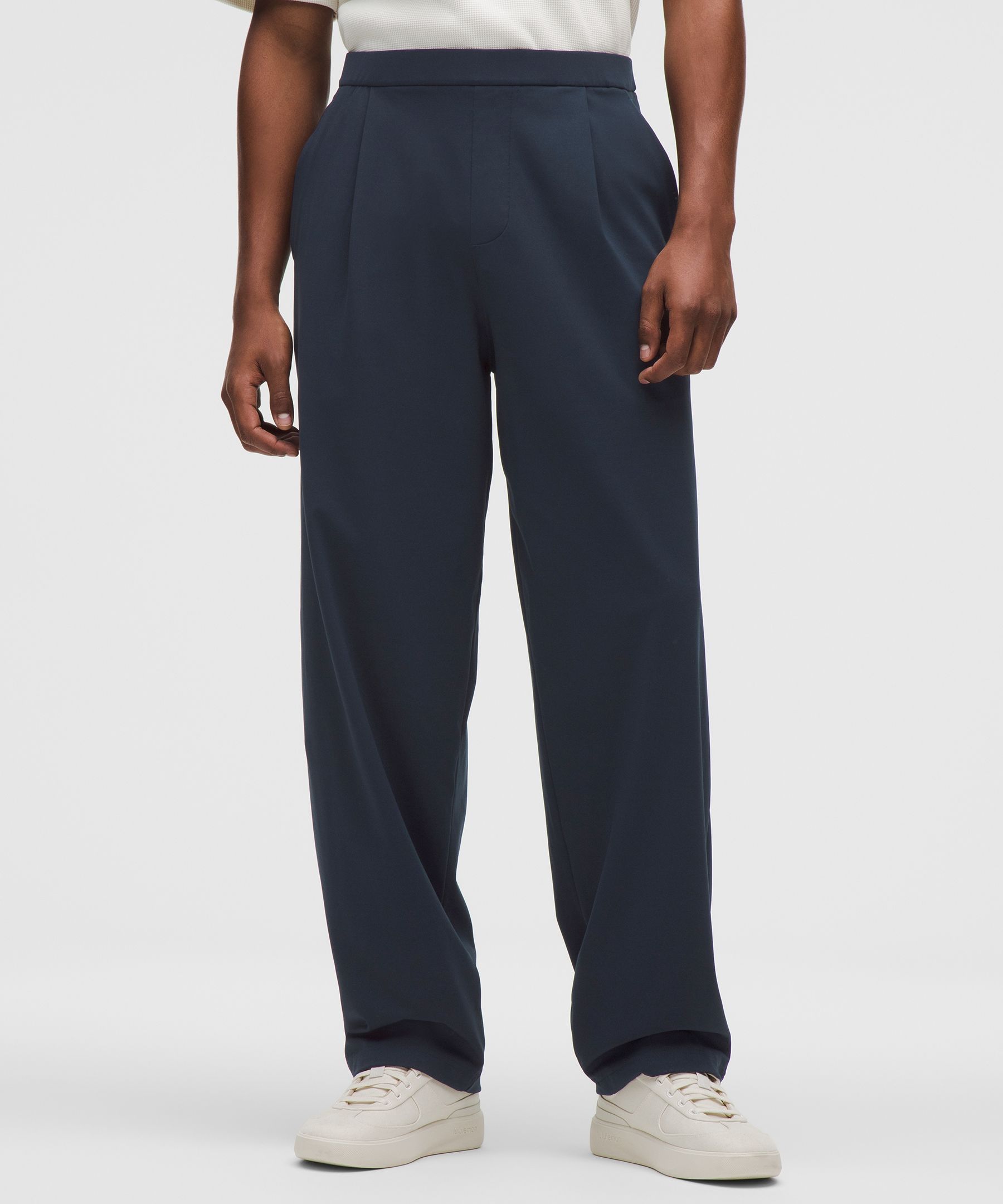 Men's Daydrift Relaxed-Fit Pleated Trouser Shorter