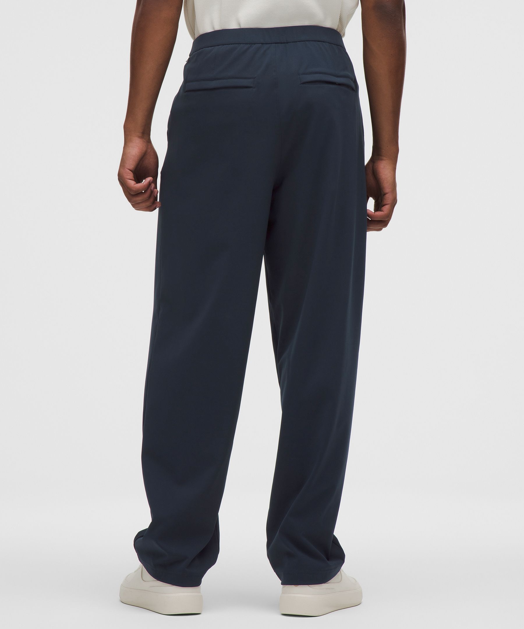 Men's Daydrift Relaxed-Fit Pleated Trouser Shorter