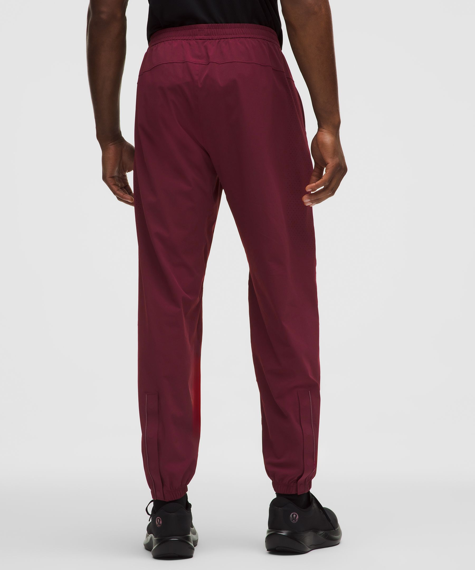 Perforated Running Pant *Regular