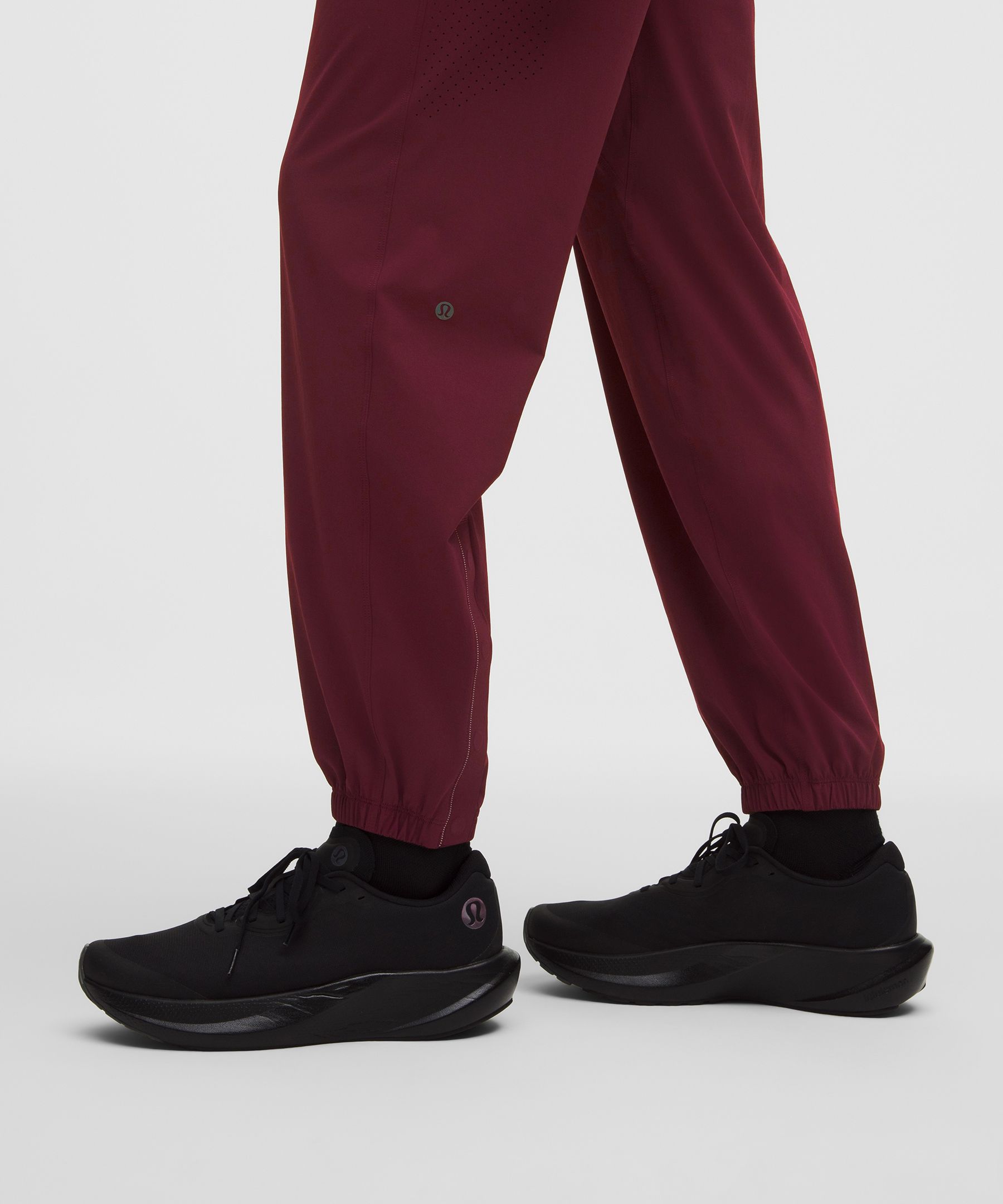 Perforated Running Pant *Regular