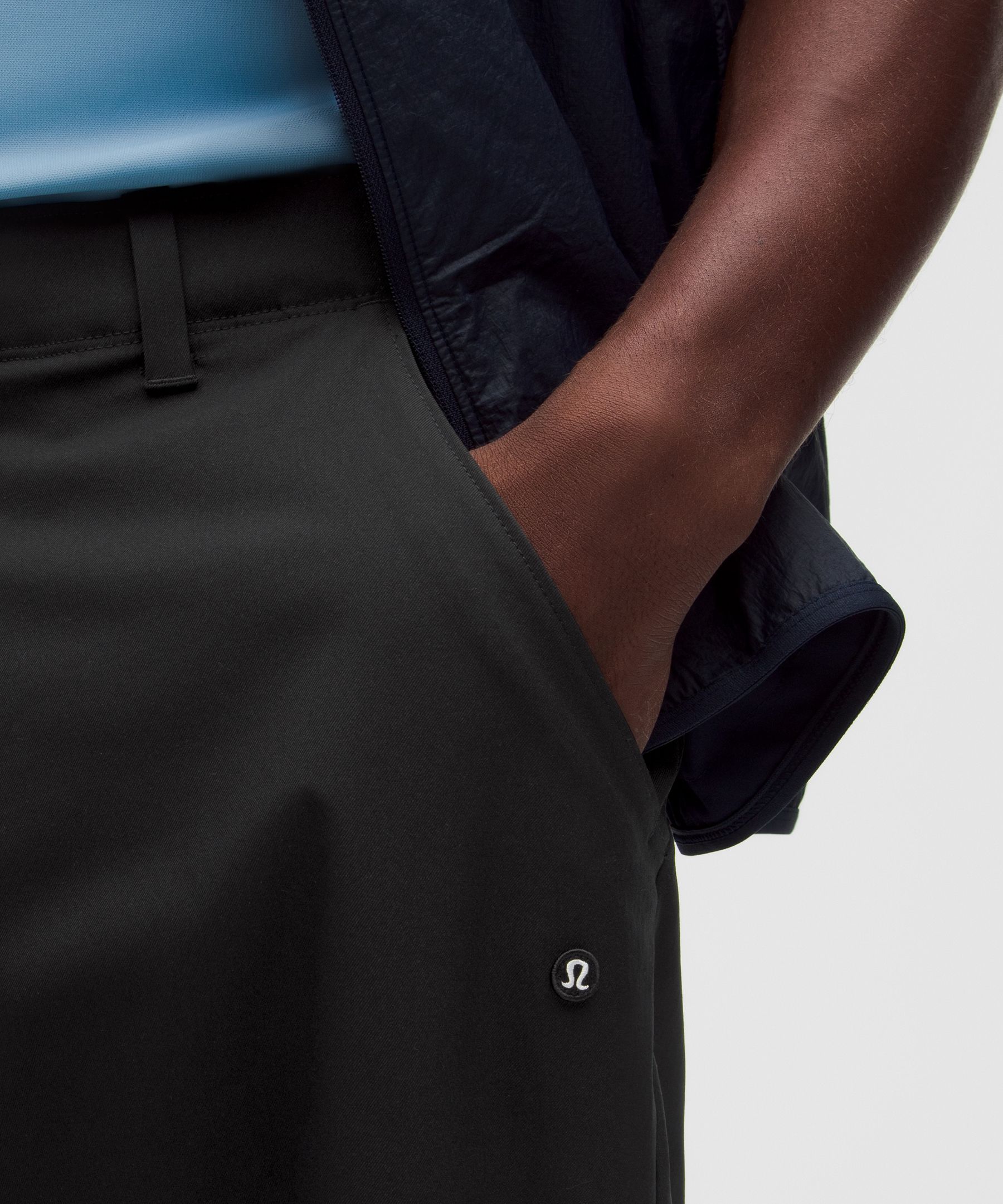 Pantalon de golf en serg&eacute; extensible coupe d&eacute;contract&eacute;e *Standard