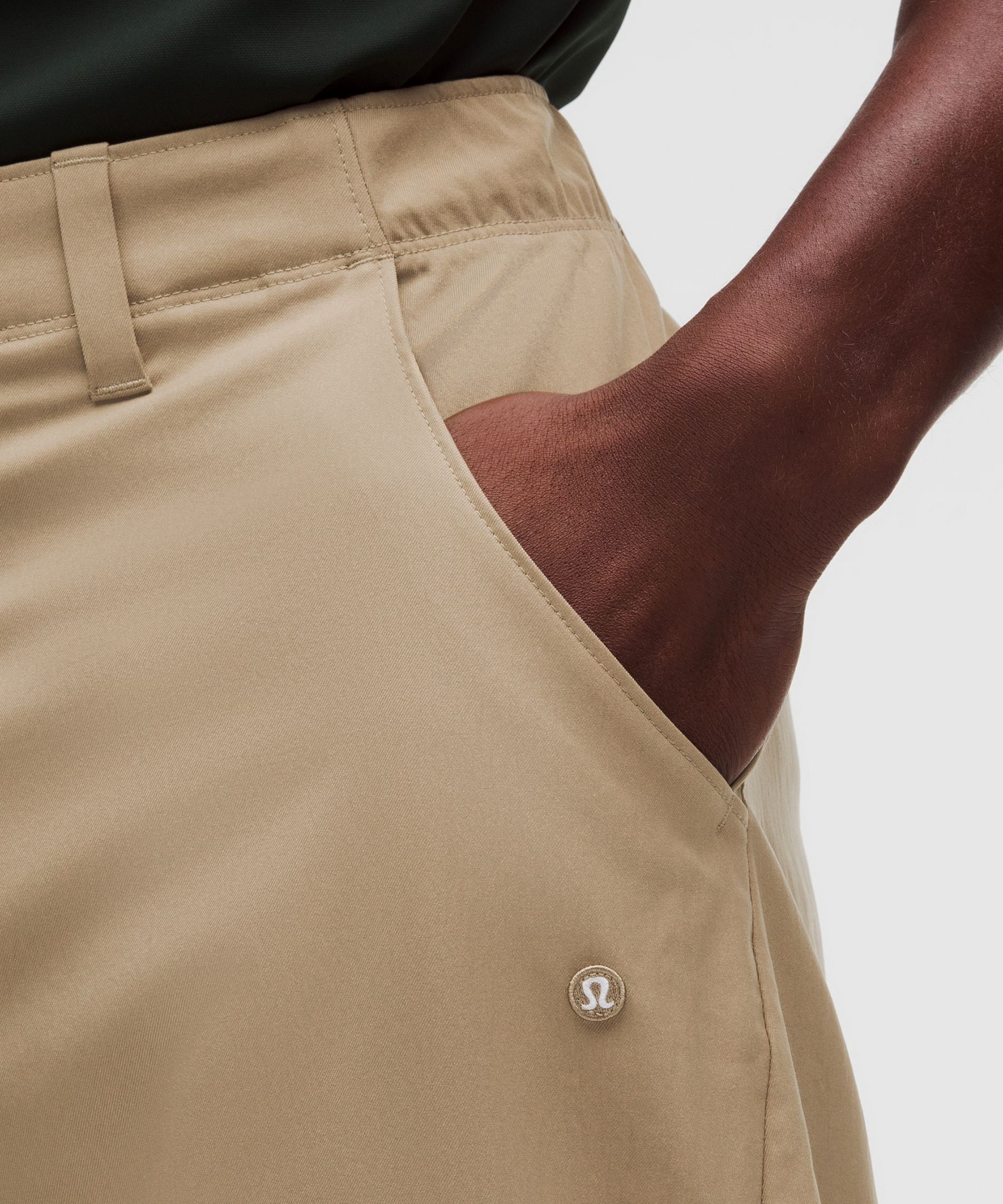 Pantalon de golf en serg&eacute; extensible coupe d&eacute;contract&eacute;e *Standard
