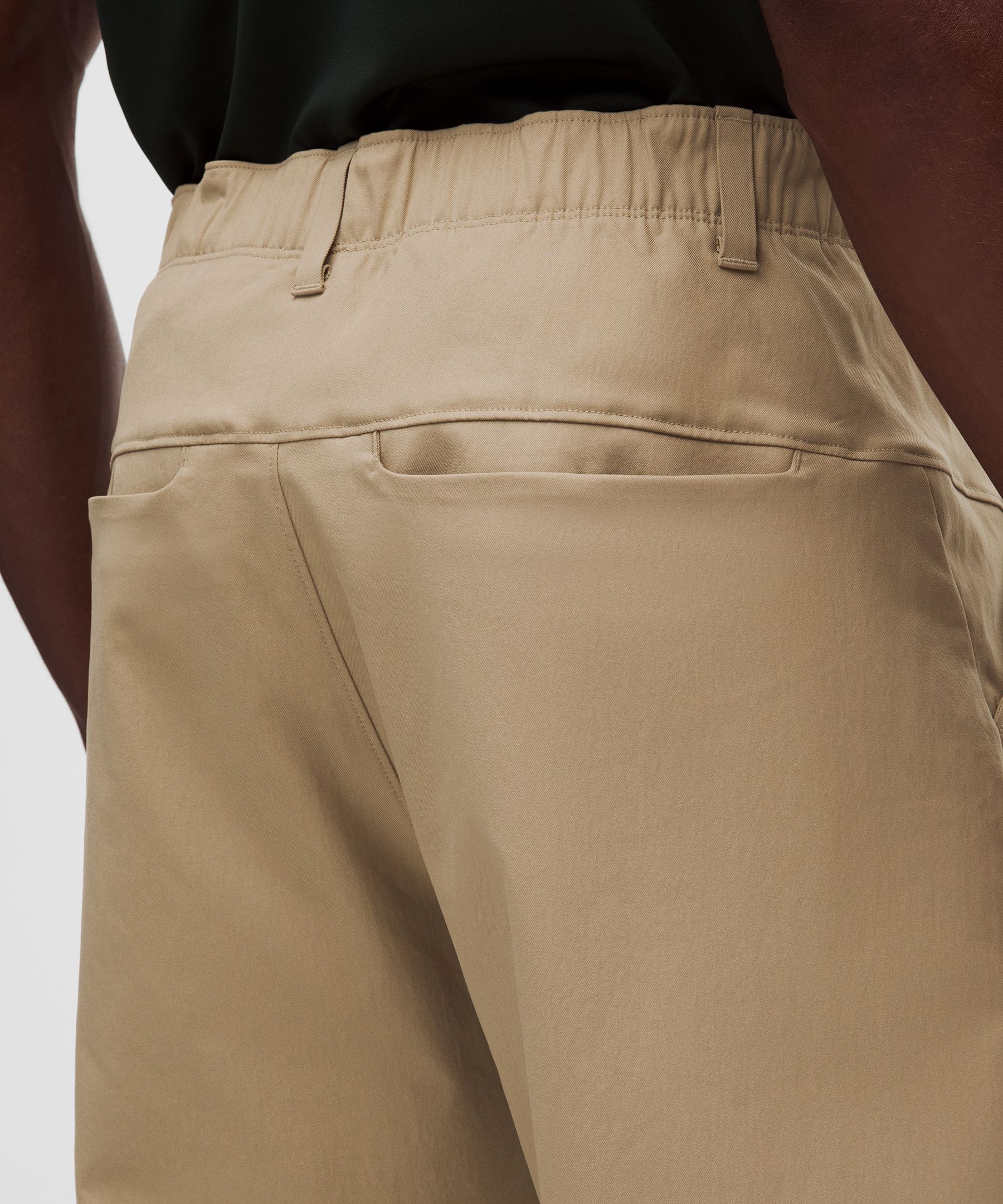 Pantalon de golf en serg&eacute; extensible coupe d&eacute;contract&eacute;e *Standard