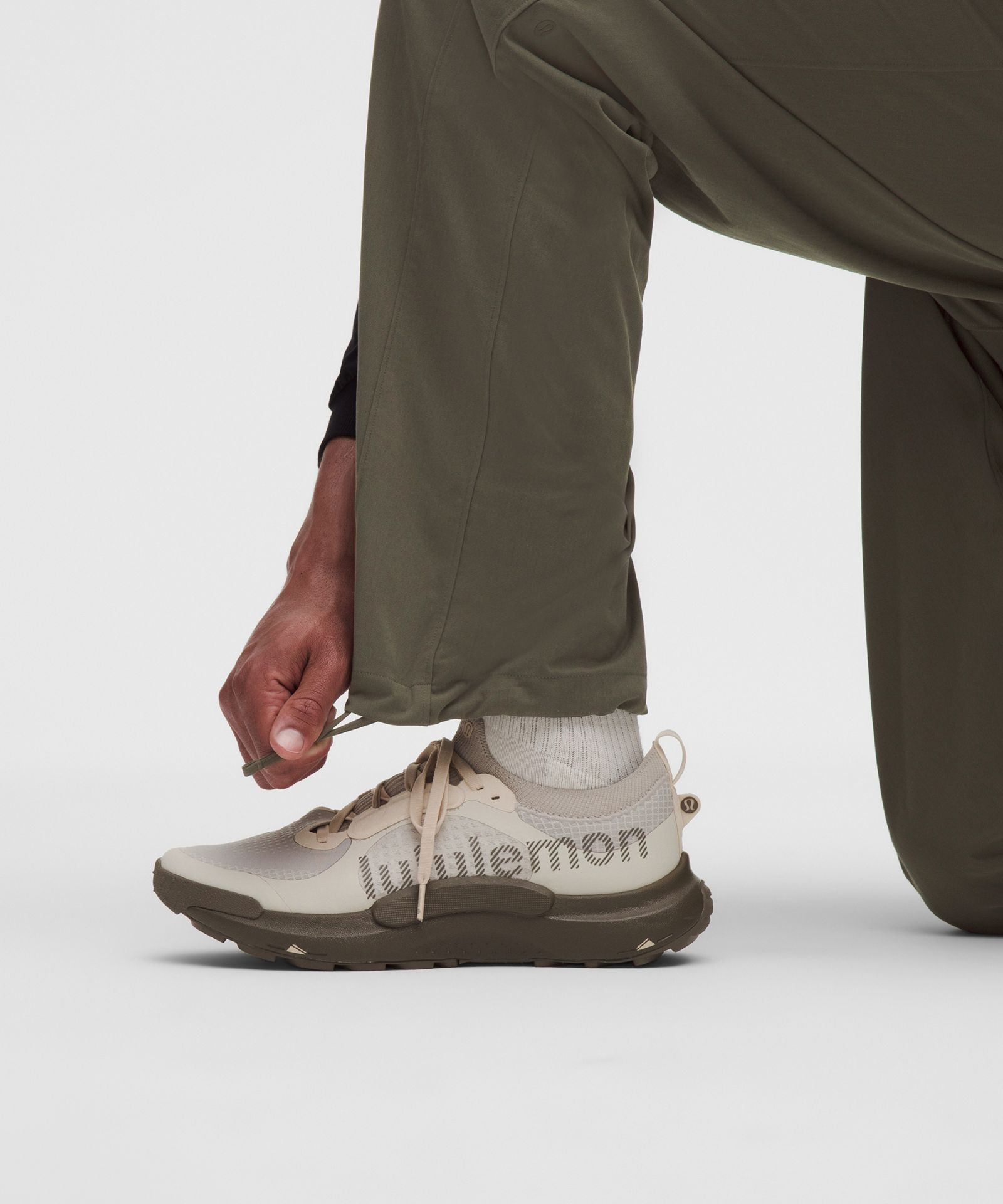 Мужские брюки Lululemon Unshaken Relaxed-Fit — фото 7