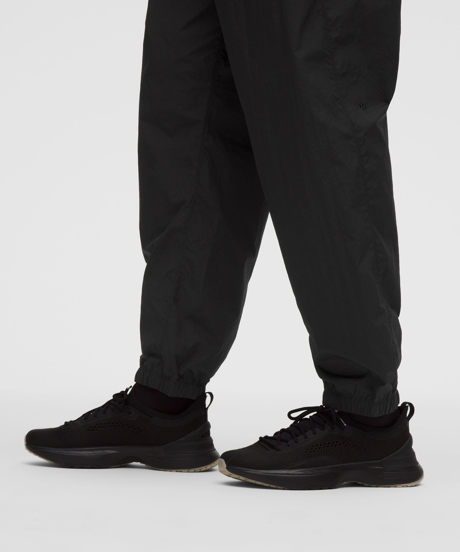 Мужские брюки Lululemon Nylon Relaxed Track — фото 8