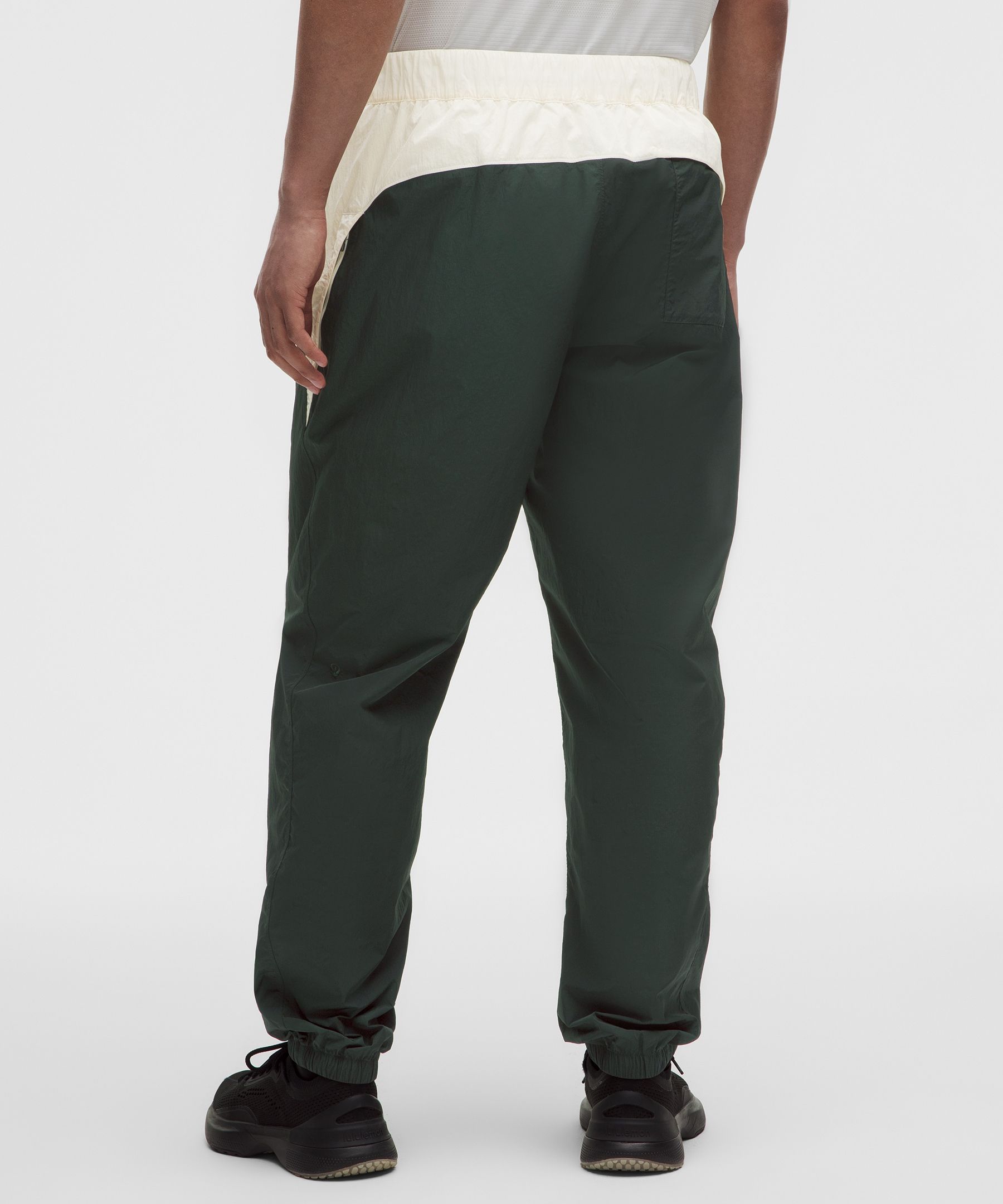 Pantalon de surv&ecirc;tement d&eacute;contract&eacute; en nylon *Standard