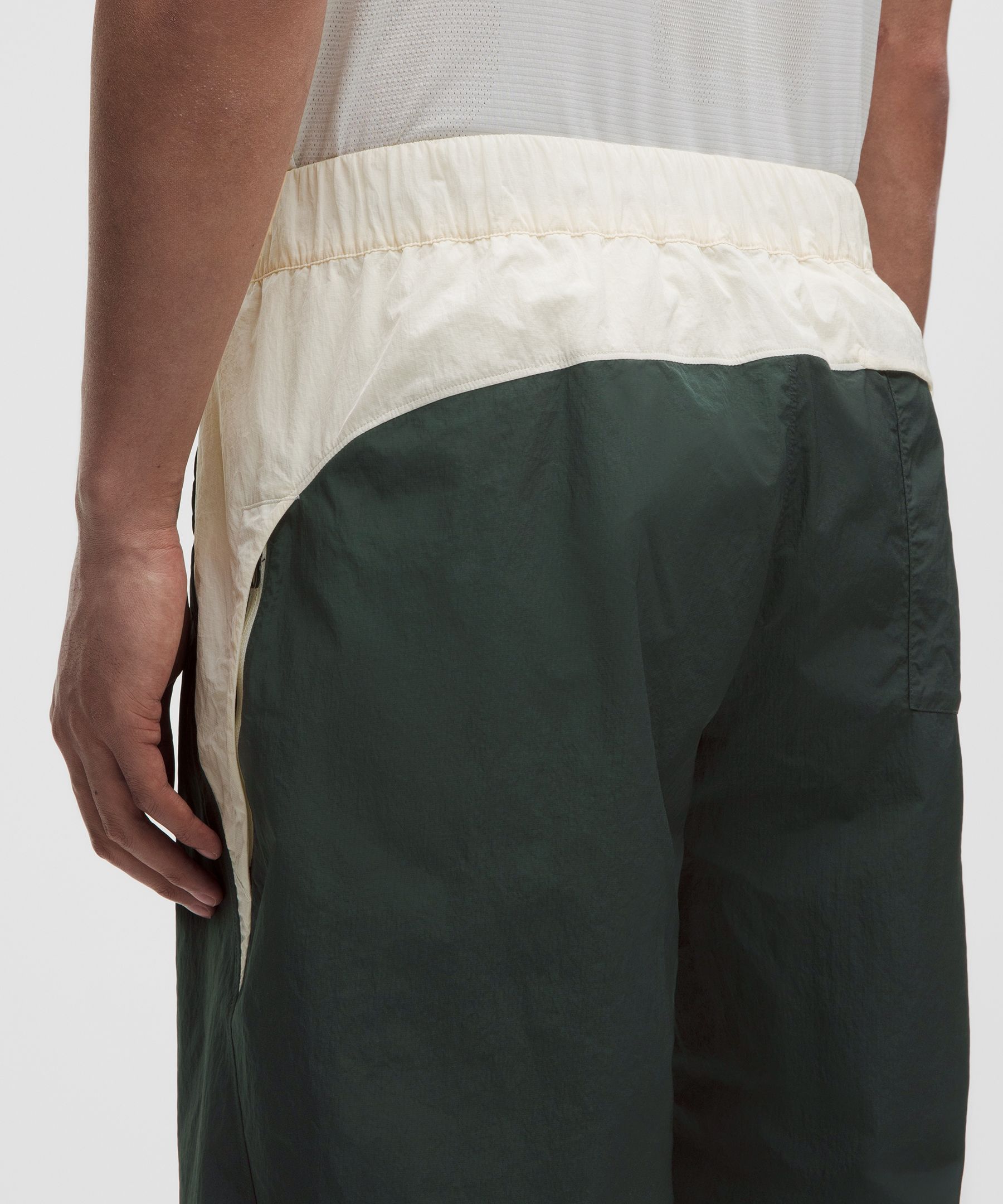 Pantalon de surv&ecirc;tement d&eacute;contract&eacute; en nylon *Standard