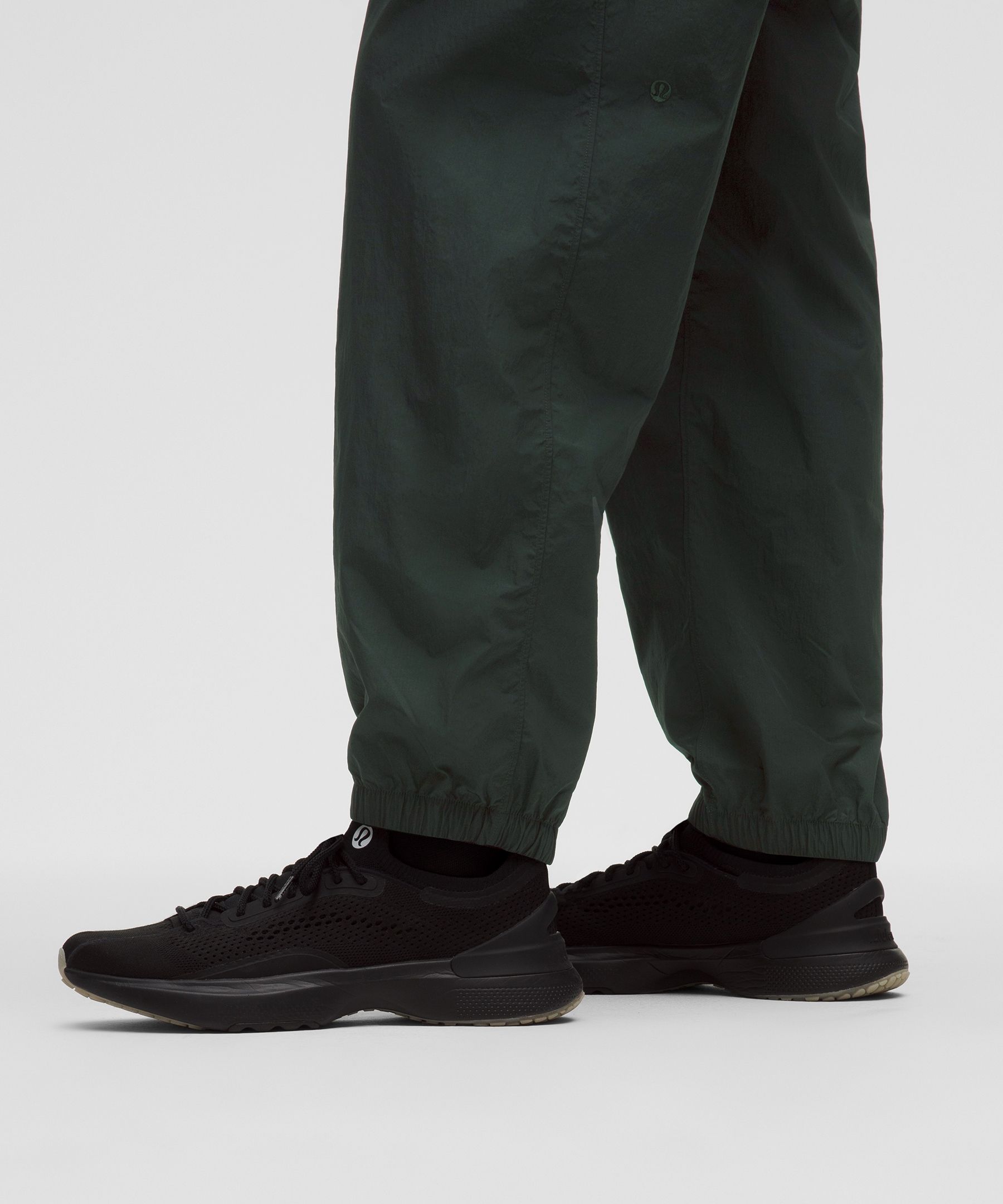 Pantalon de surv&ecirc;tement d&eacute;contract&eacute; en nylon *Standard