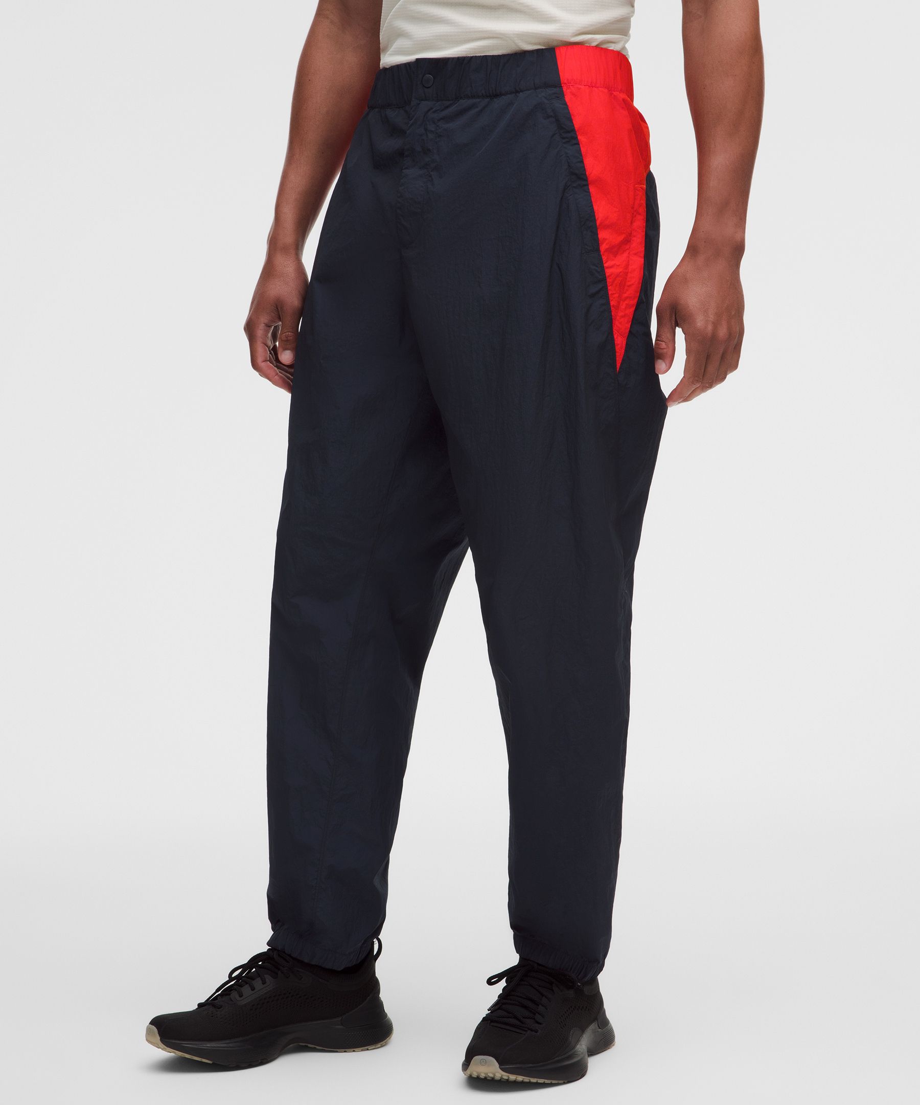 Pantal&oacute;n deportivo de nylon con ajuste relajado *Regular
