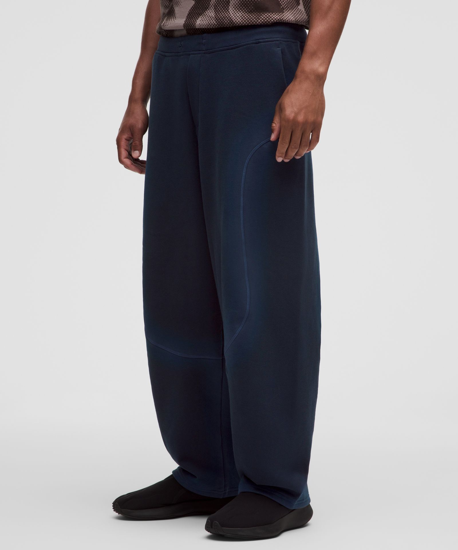 Мужские брюки Lululemon Faded French Terry Barrel-Leg — фото 2