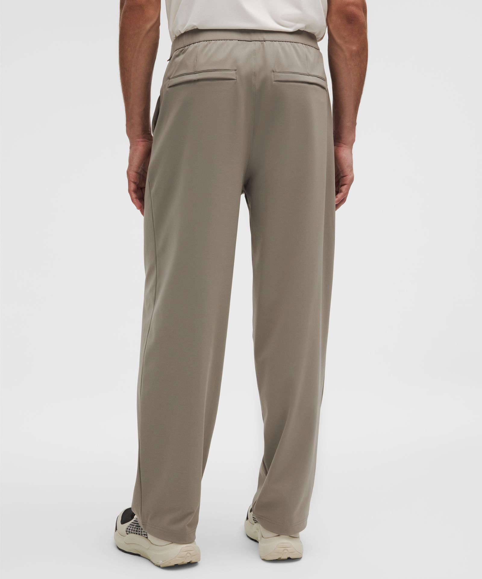 Lululemon Men's Daydrift Relaxed-Fit Pleated Trouser Shorter *No Belt Loops — фото 3