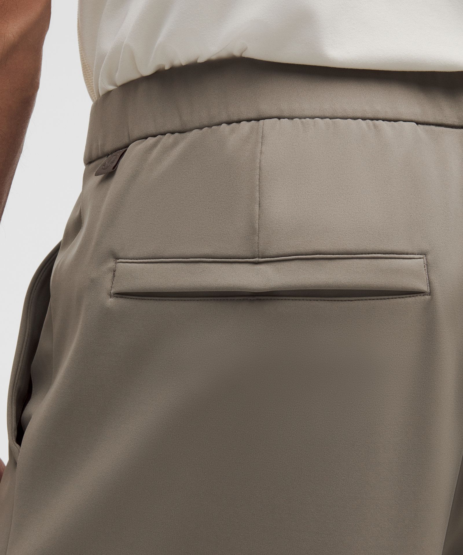 Lululemon Men's Daydrift Relaxed-Fit Pleated Trouser Shorter *No Belt Loops — фото 7