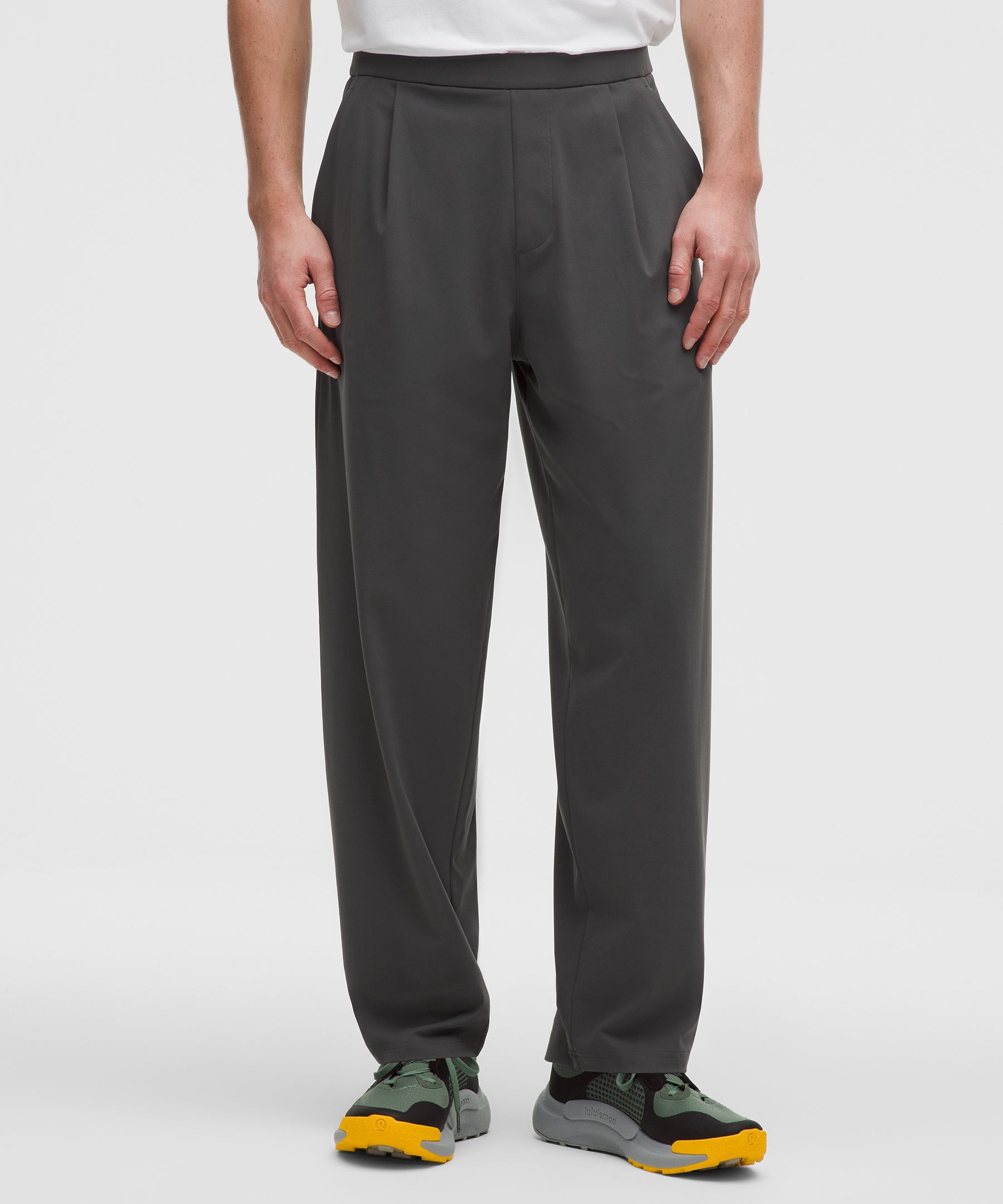 Men's Daydrift Relaxed-Fit Pleated Trouser  - Grey