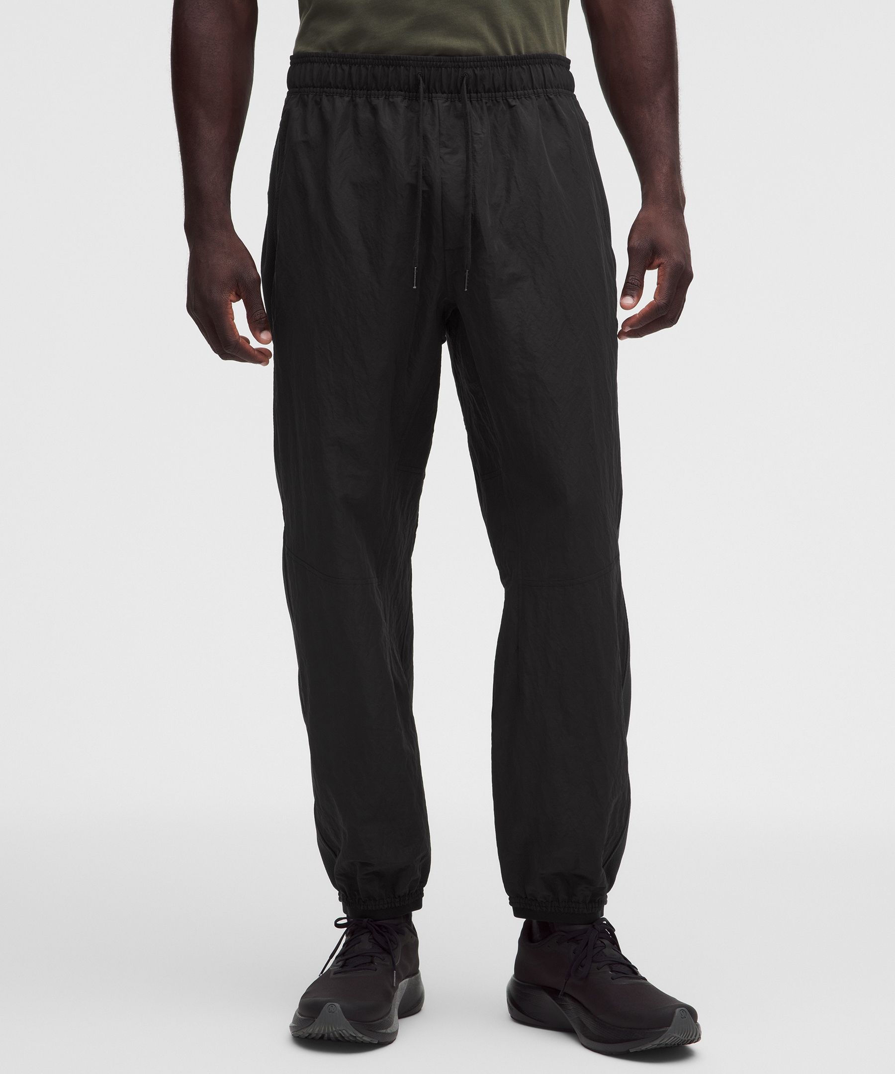 Pantalon de surv&ecirc;tement &agrave; empi&egrave;cements en mesh *Standard