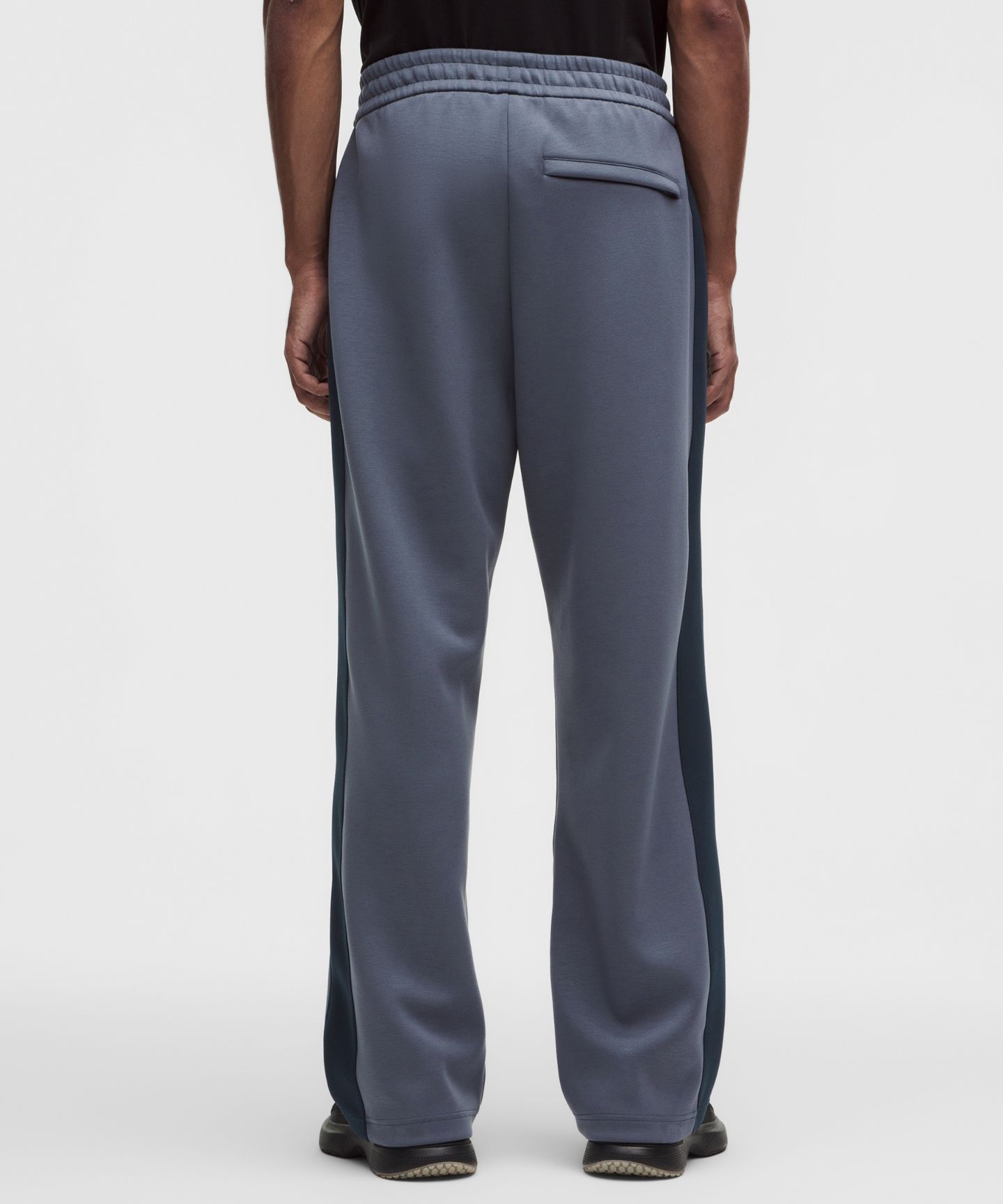 Мужские брюки Lululemon Smooth Spacer Colourblock Pant *Regular, цвет: Бриллиантовый / Тёмно-синий — фото 3
