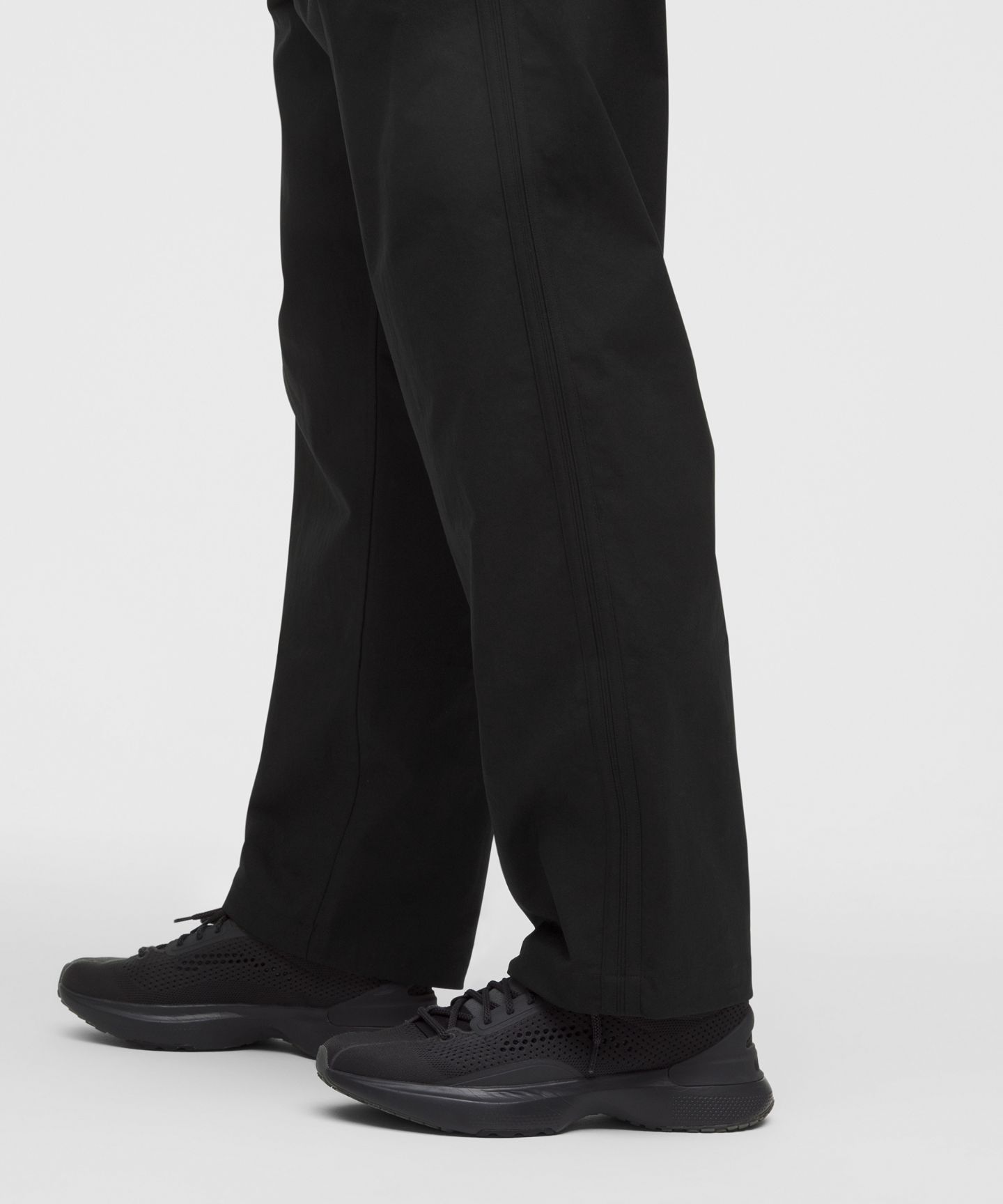 Мужские брюки Lululemon Smooth Twill Track Pant *Regular, цвет: Чёрный — фото 7