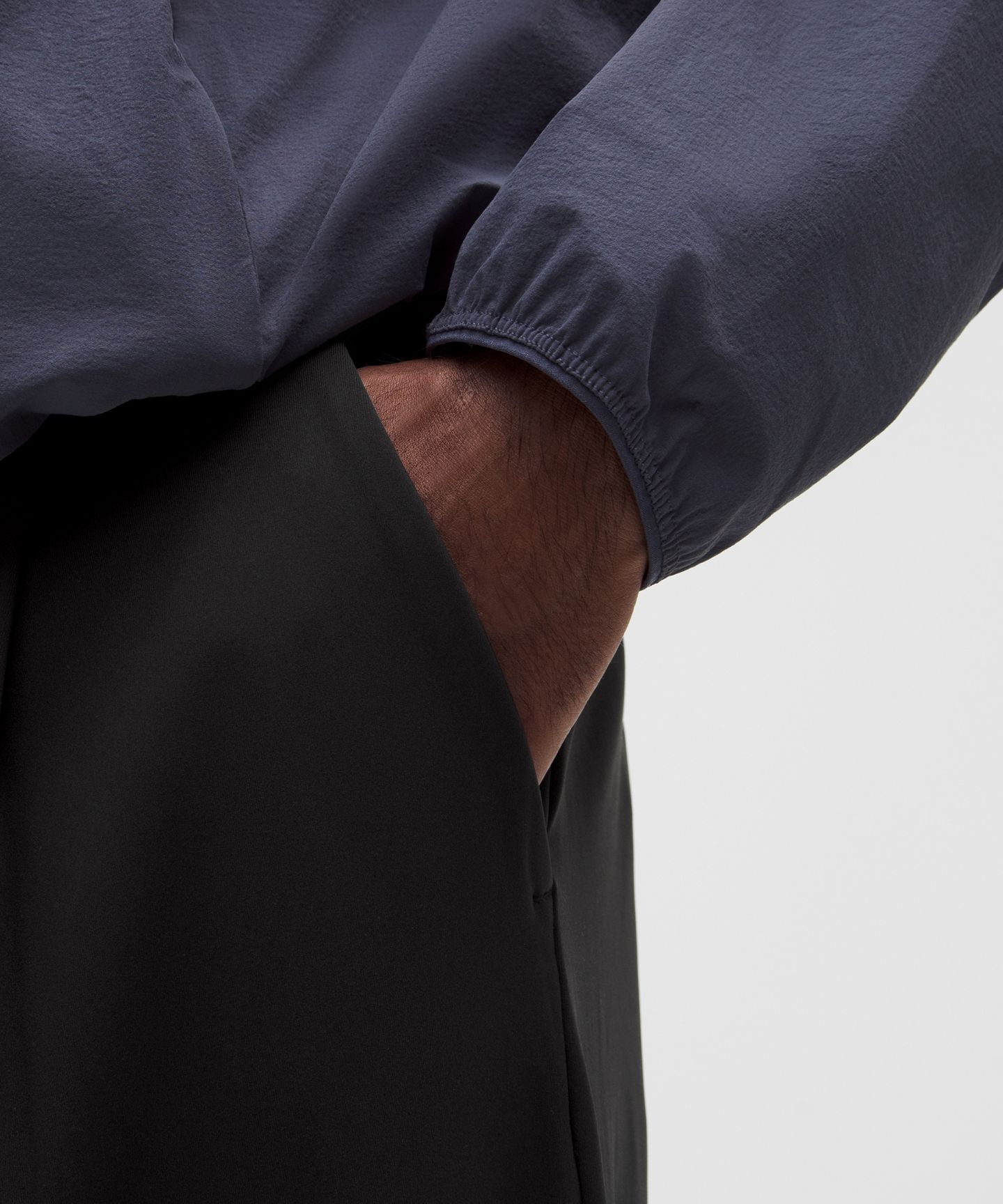 Мужские брюки Lululemon Daydrift Relaxed-Fit Pleated Trouser *Regular, цвет: Чёрный — фото 5