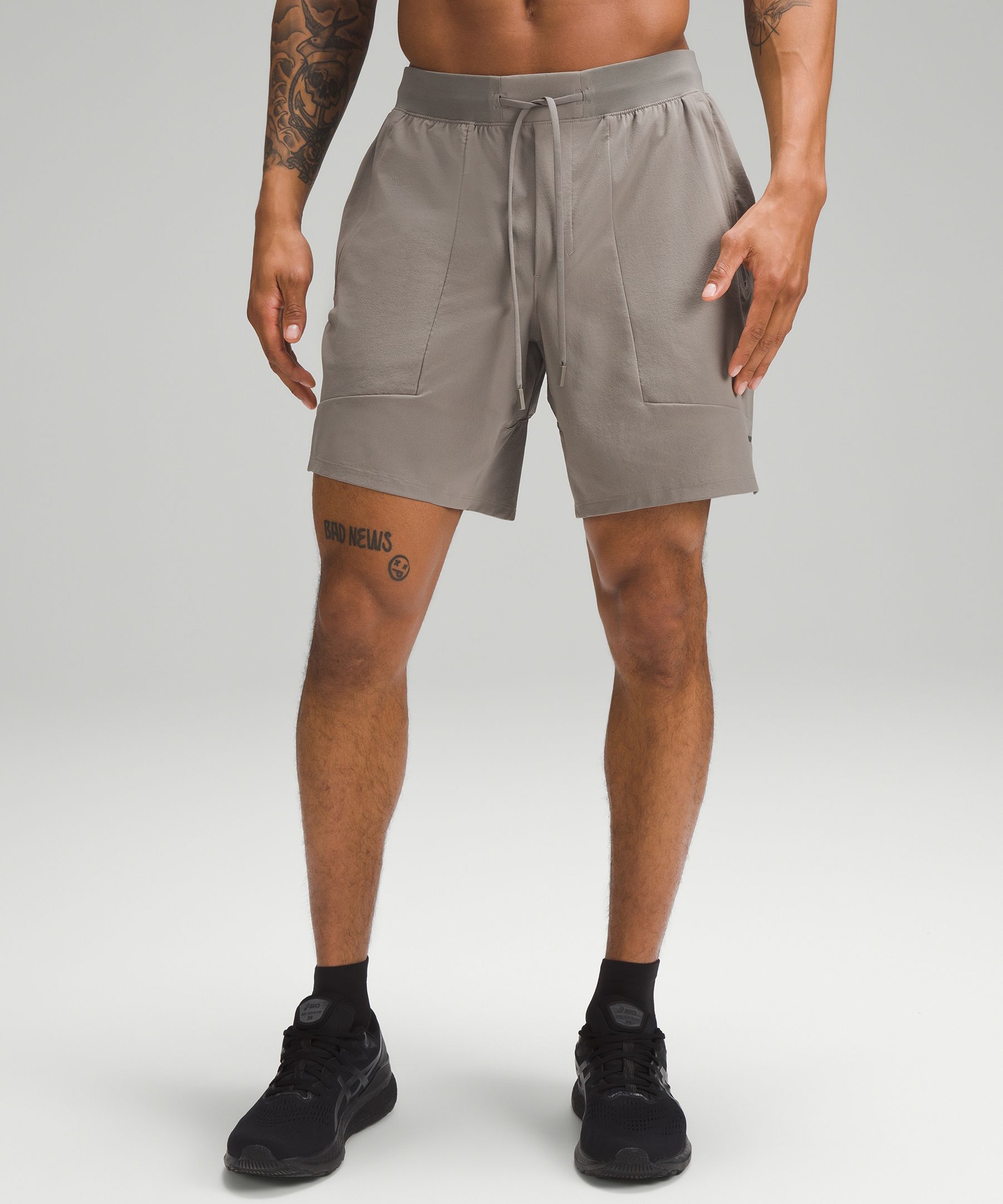 LIFTING TOGGLE SHORT SHORTS - LIGHT GREY