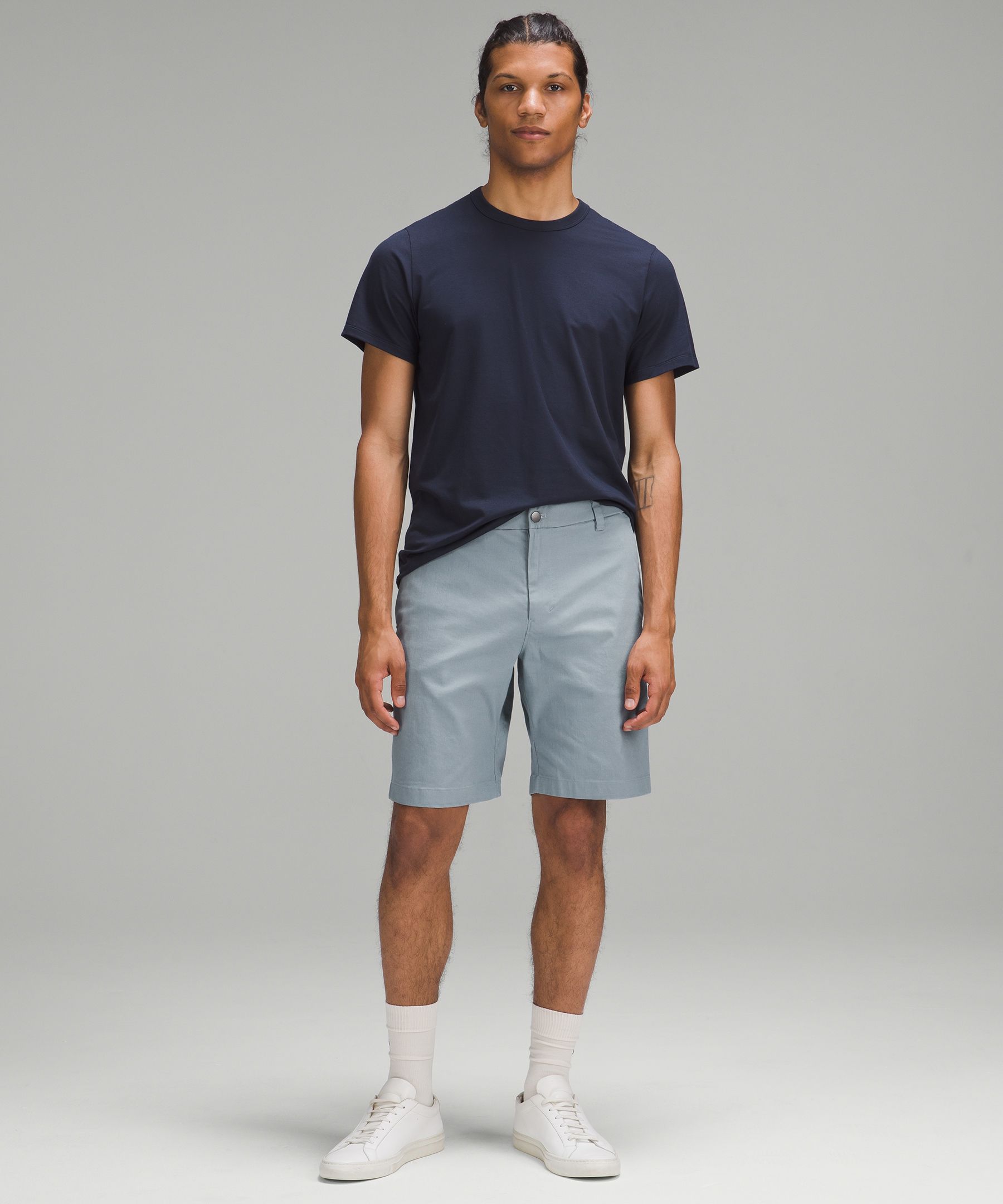 Commission Classic-fit Shorts 9 Oxford In Chambray/white