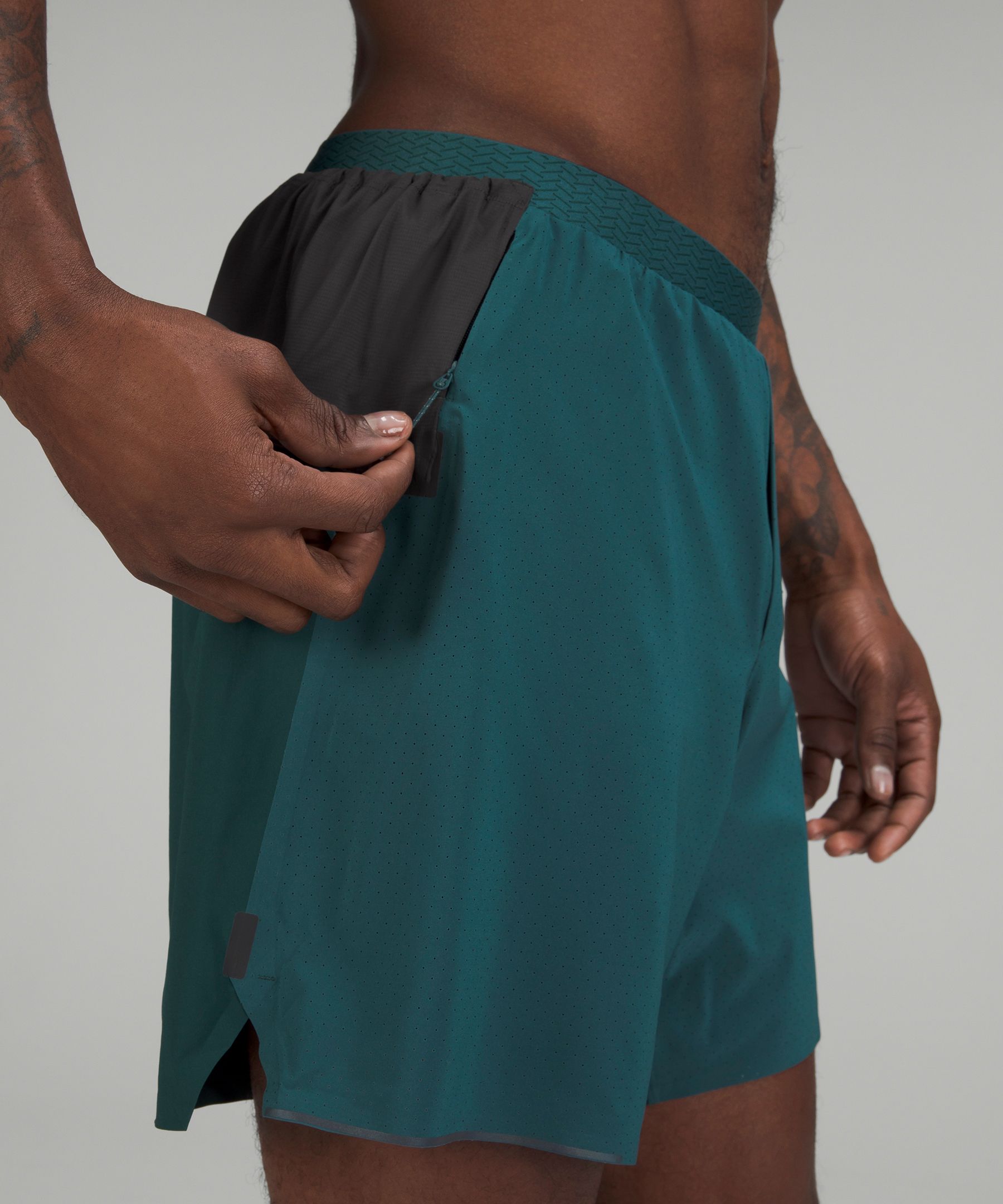 lululemon Men s Lightweight Trail Running Short 7 Size M Green Grey