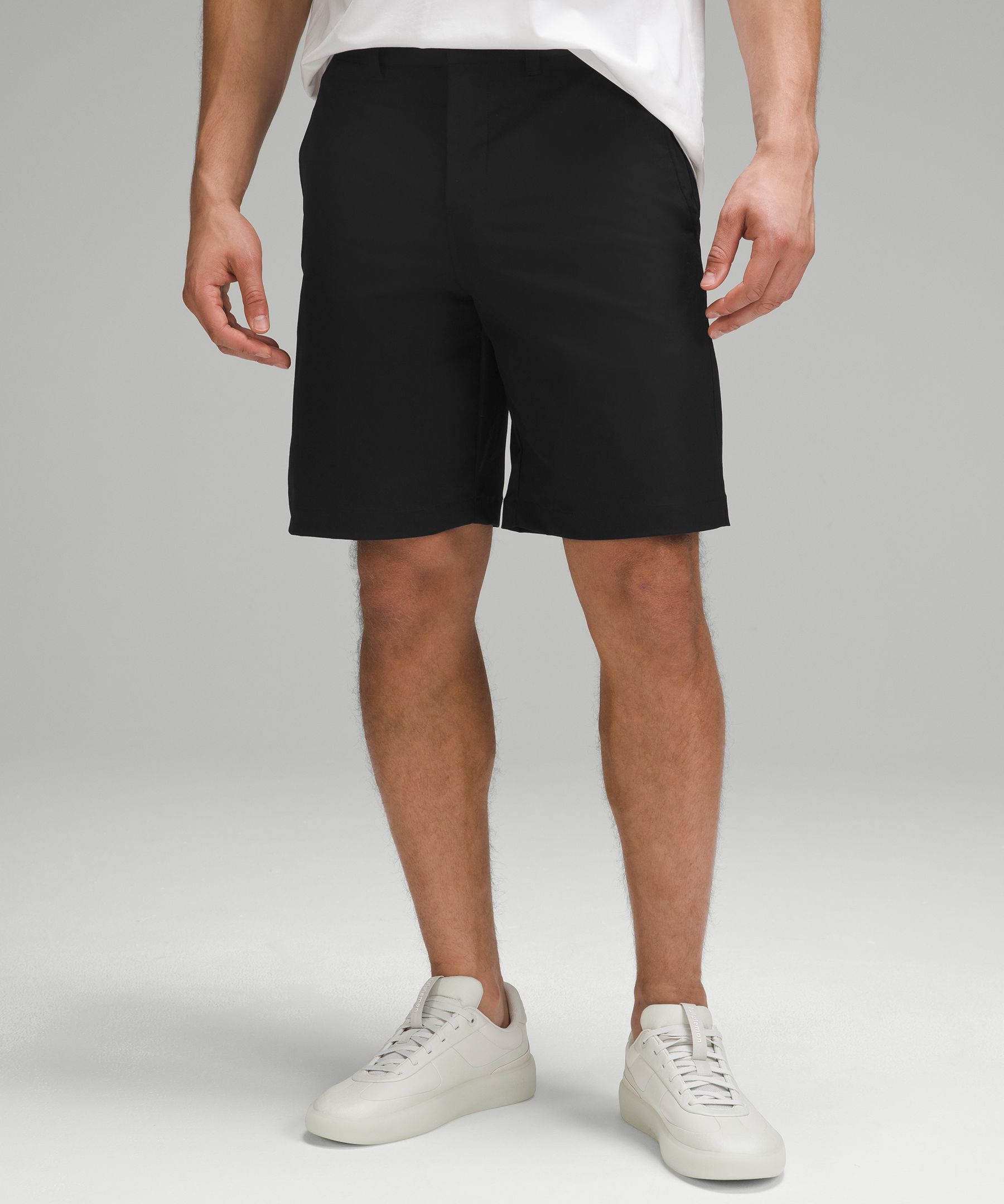 Relaxed-Fit Smooth Twill Short 9"