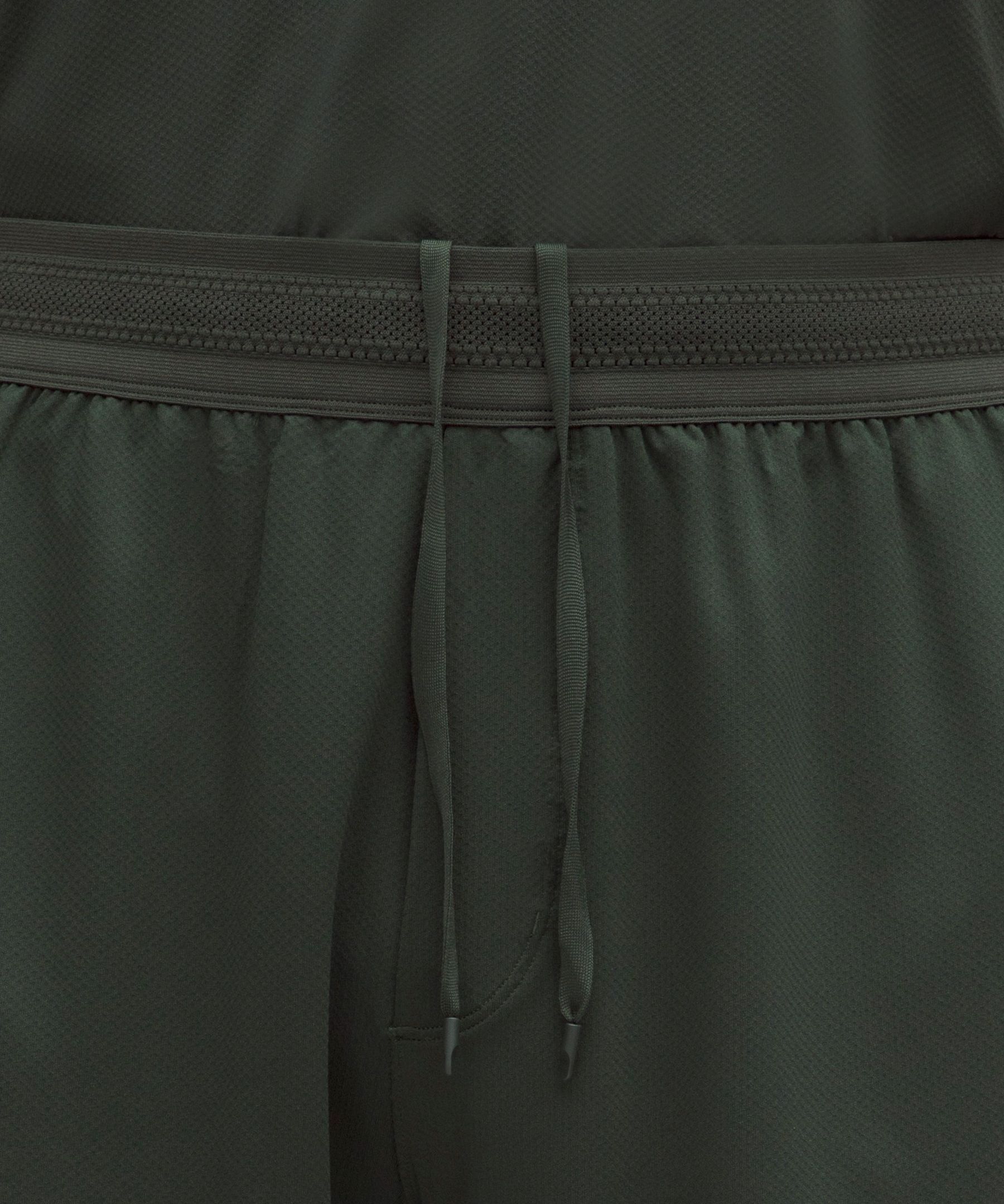 Short de tennis &agrave; empi&egrave;cements en maille 18 cm