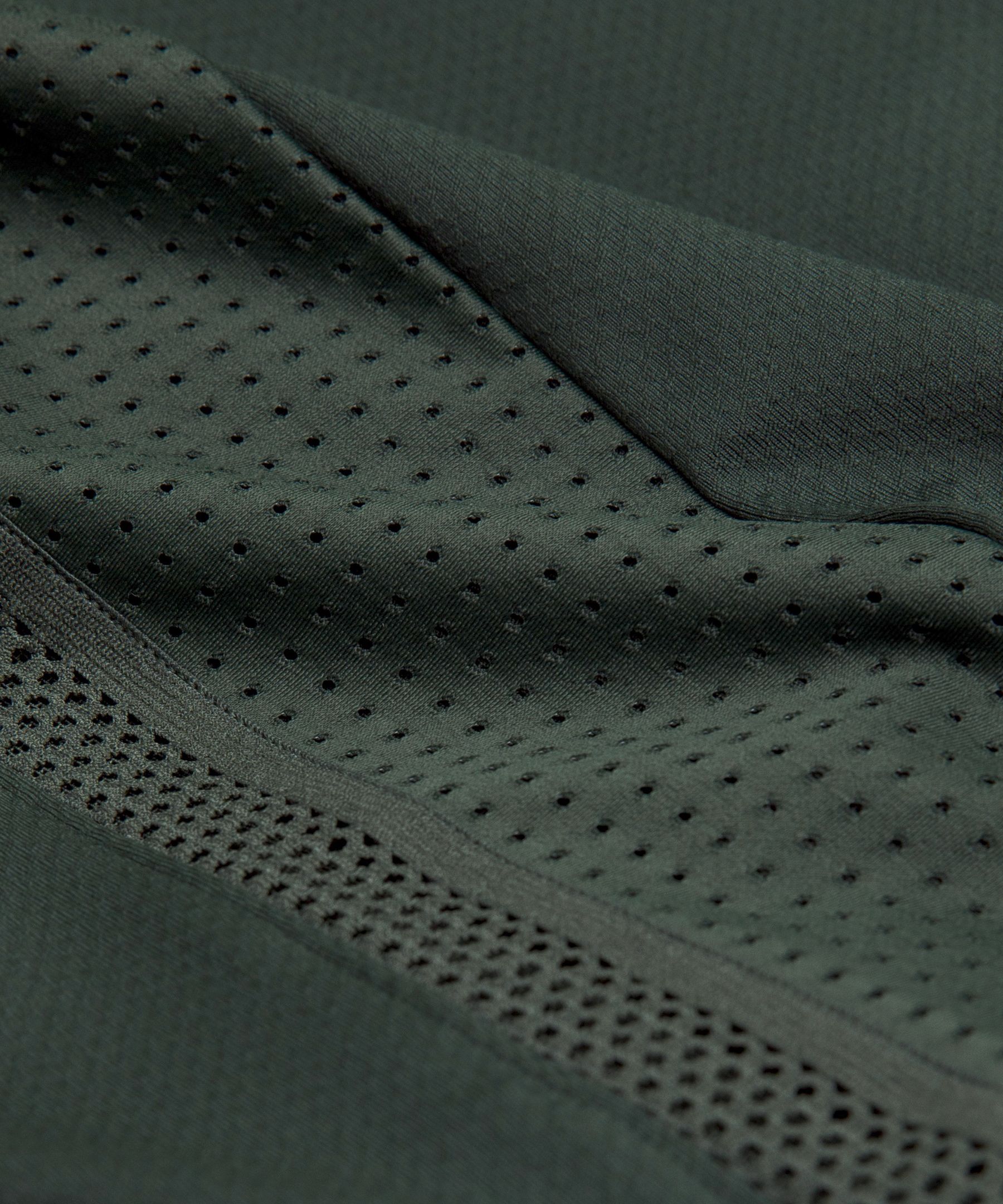 Short de tennis &agrave; empi&egrave;cements en maille 18 cm