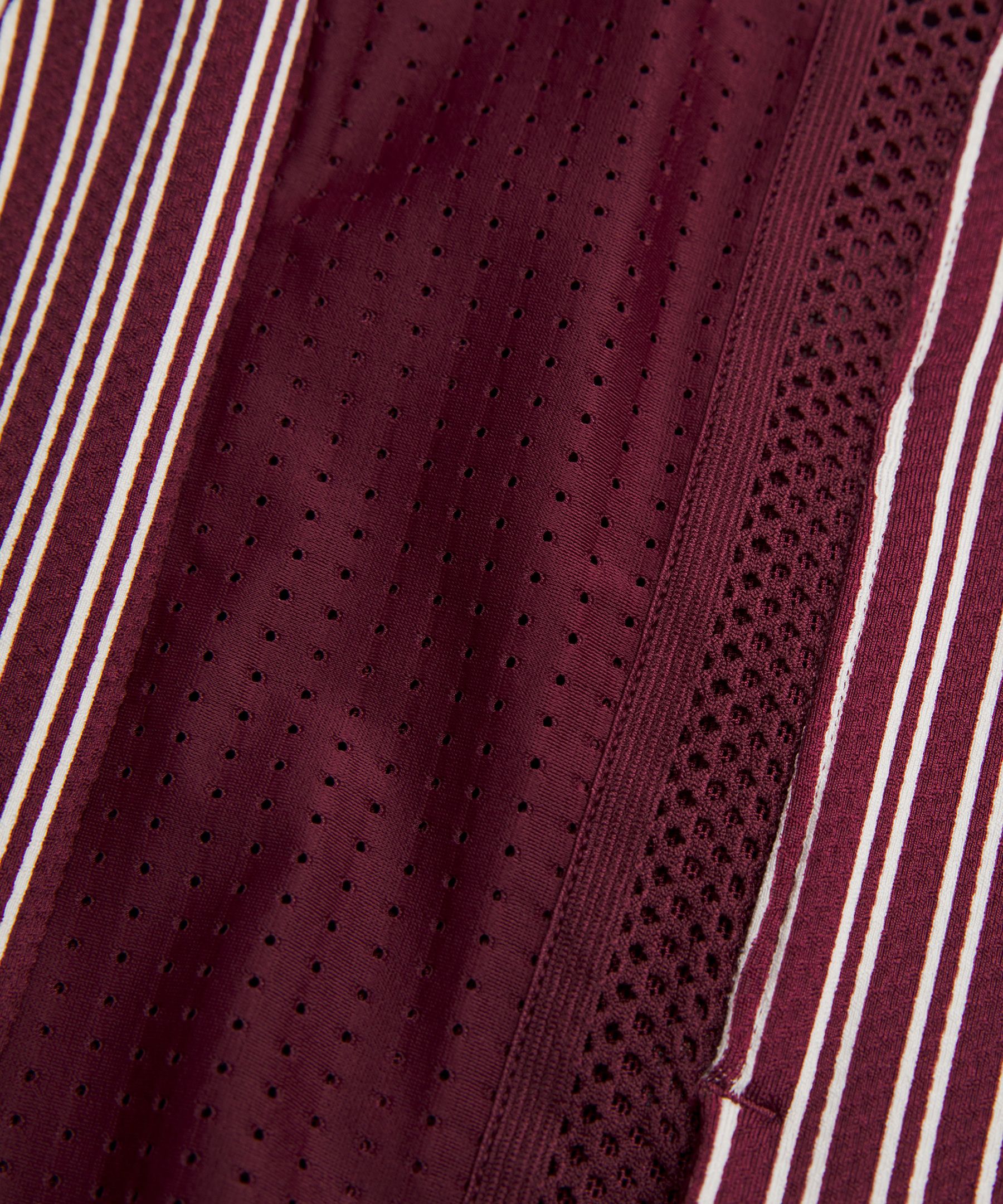 Mesh-Panelled Tennis Short 7"