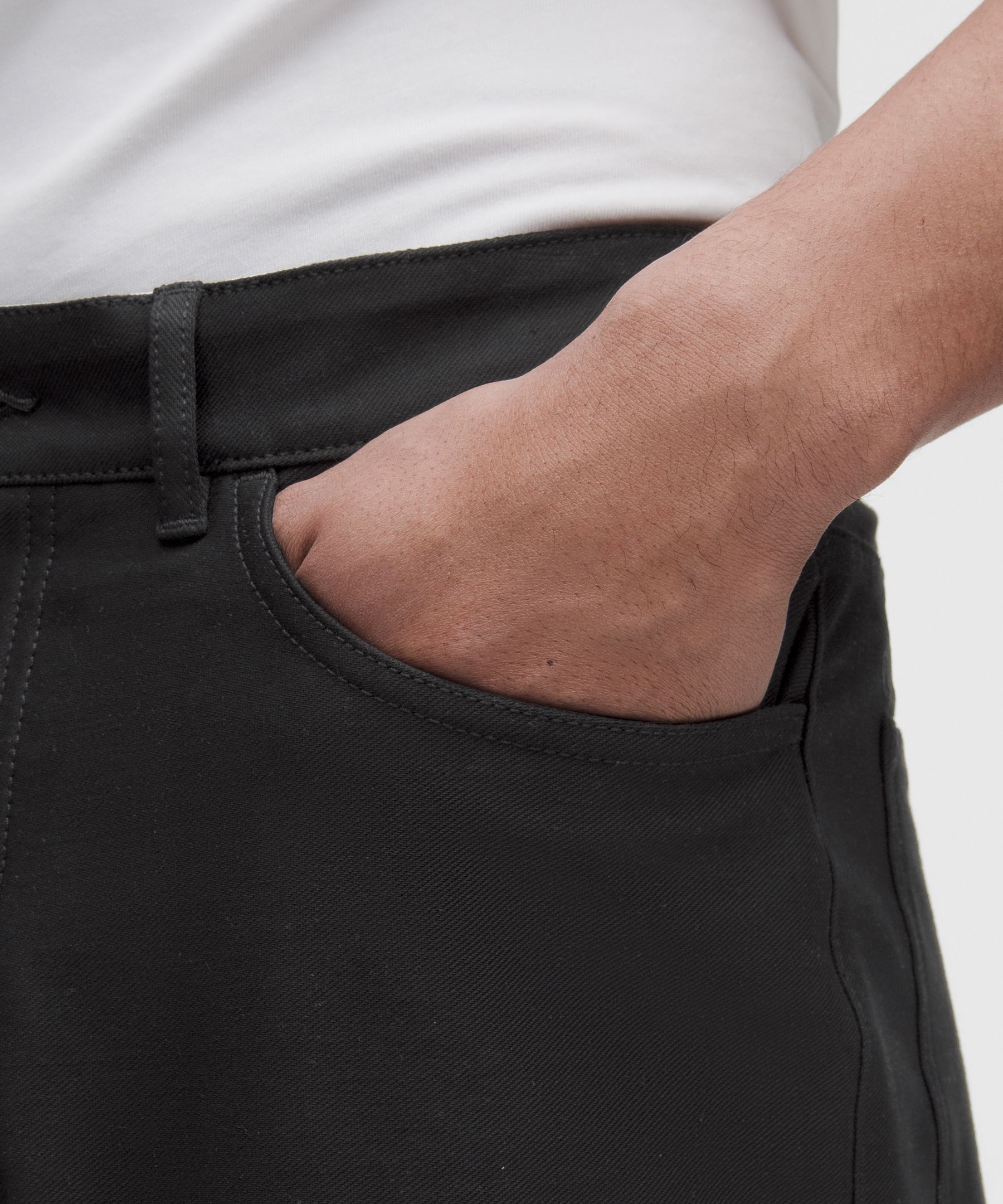 EasyFive Relaxed-Fit Short 7"