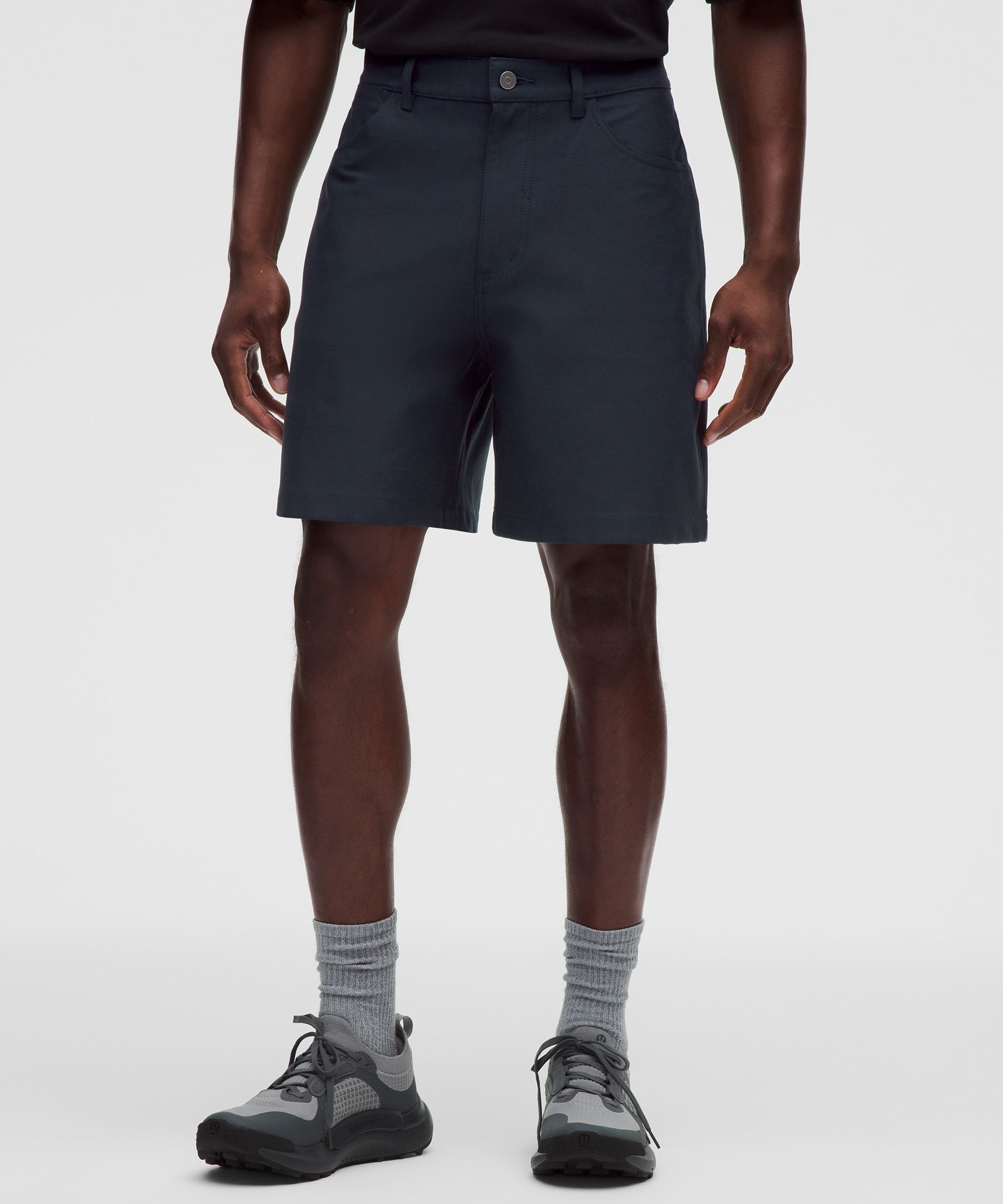 EasyFive Relaxed-Fit Short 7"