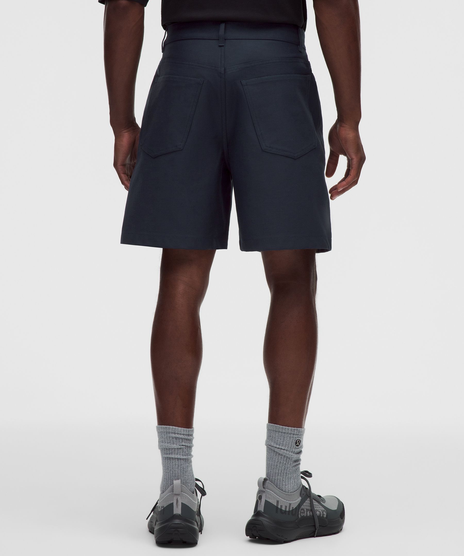 EasyFive Relaxed-Fit Short 7"