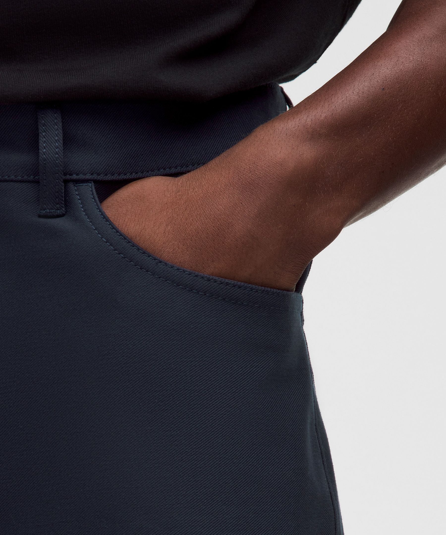 EasyFive Relaxed-Fit Short 7"