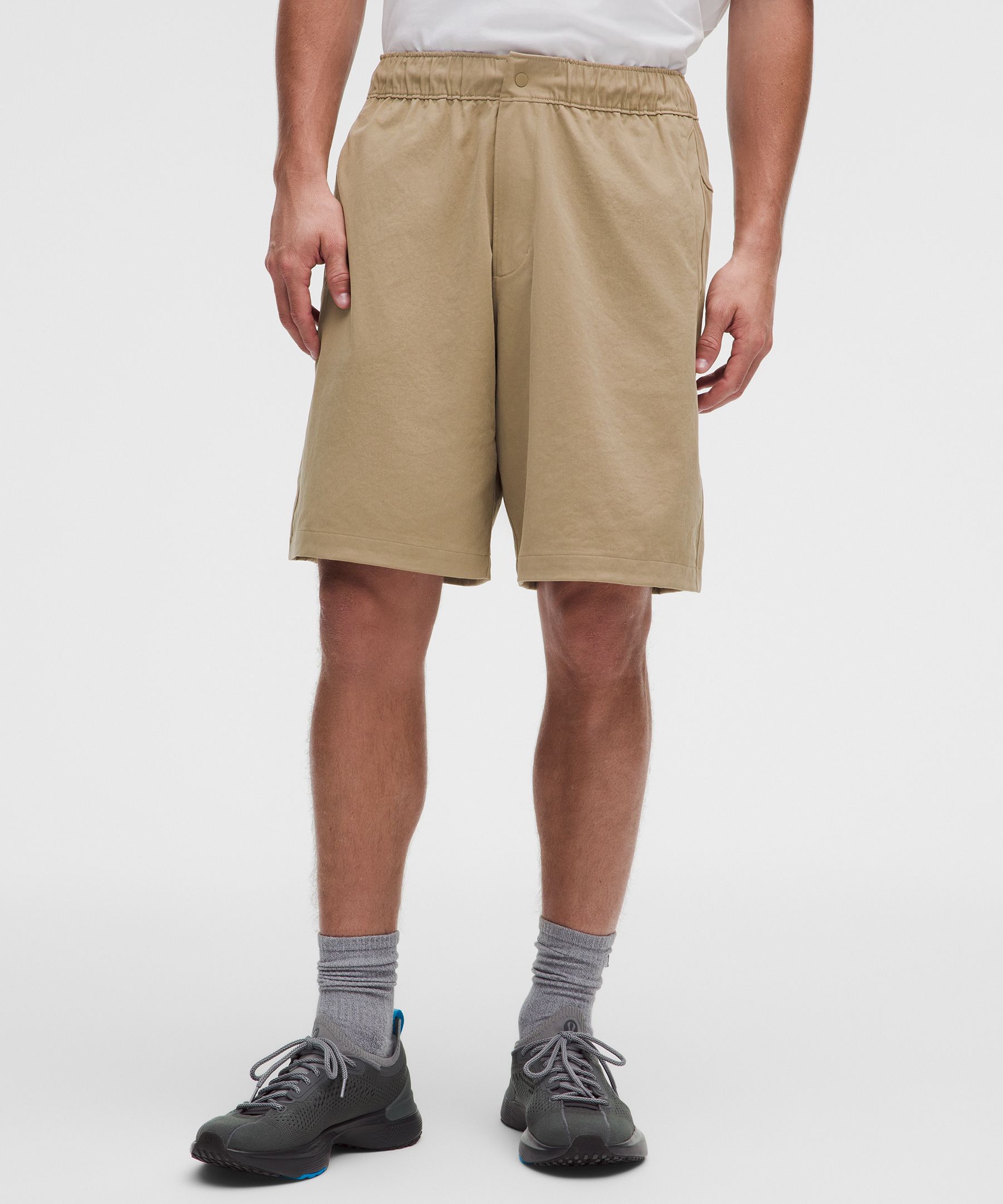 Shorts Unshaken tipo pull-on con ajuste relajado 9&rdquo;
