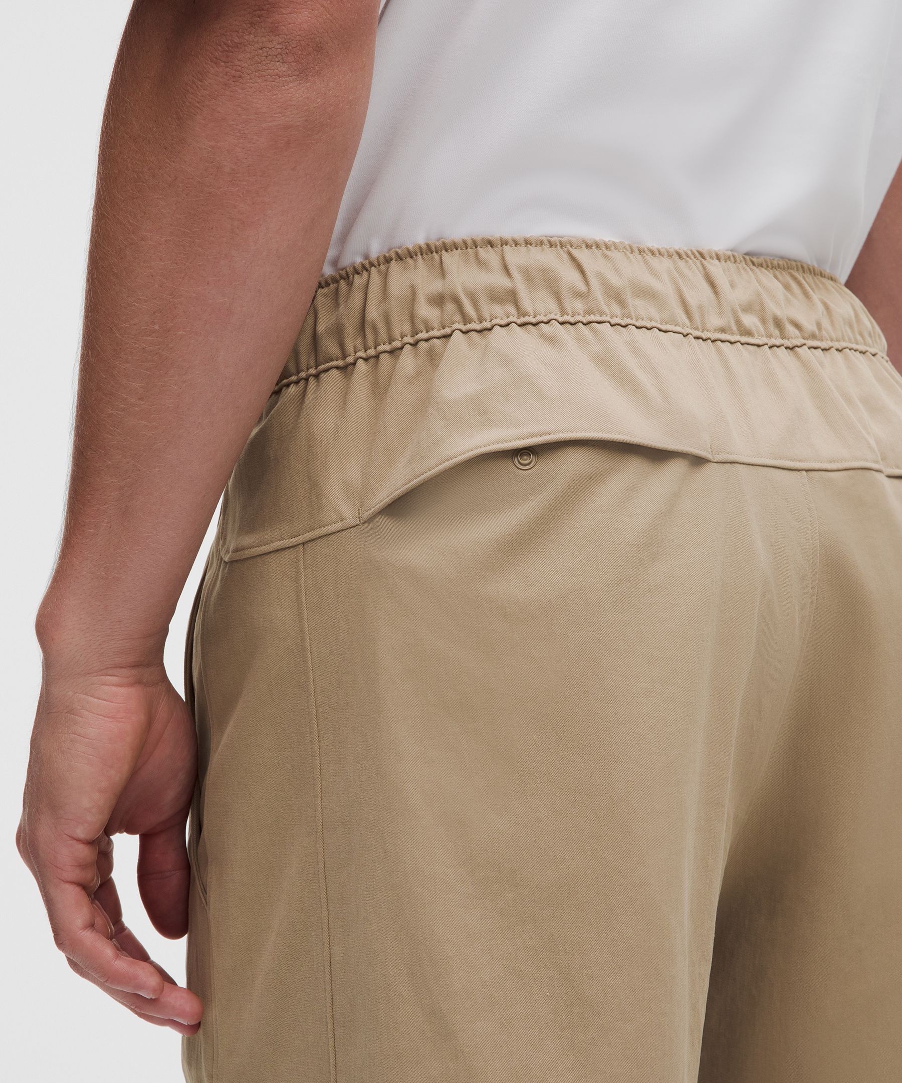 Short Unshaken coupe d&eacute;contract&eacute;e taille &eacute;lastique 23 cm