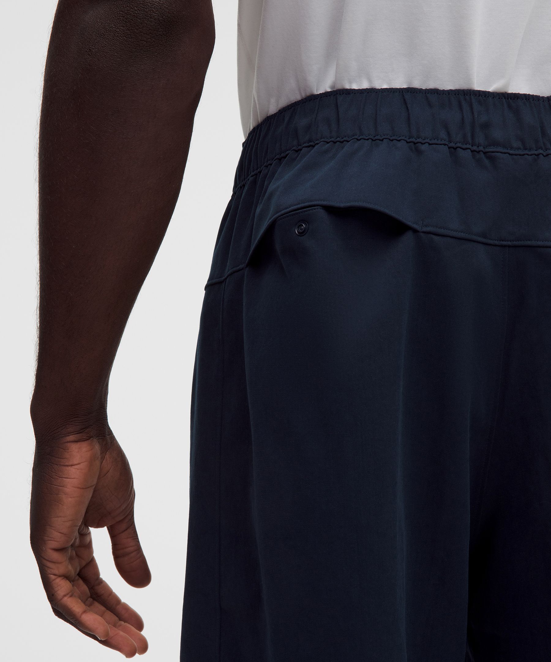 Unshaken Relaxed Pull-On Short 9"