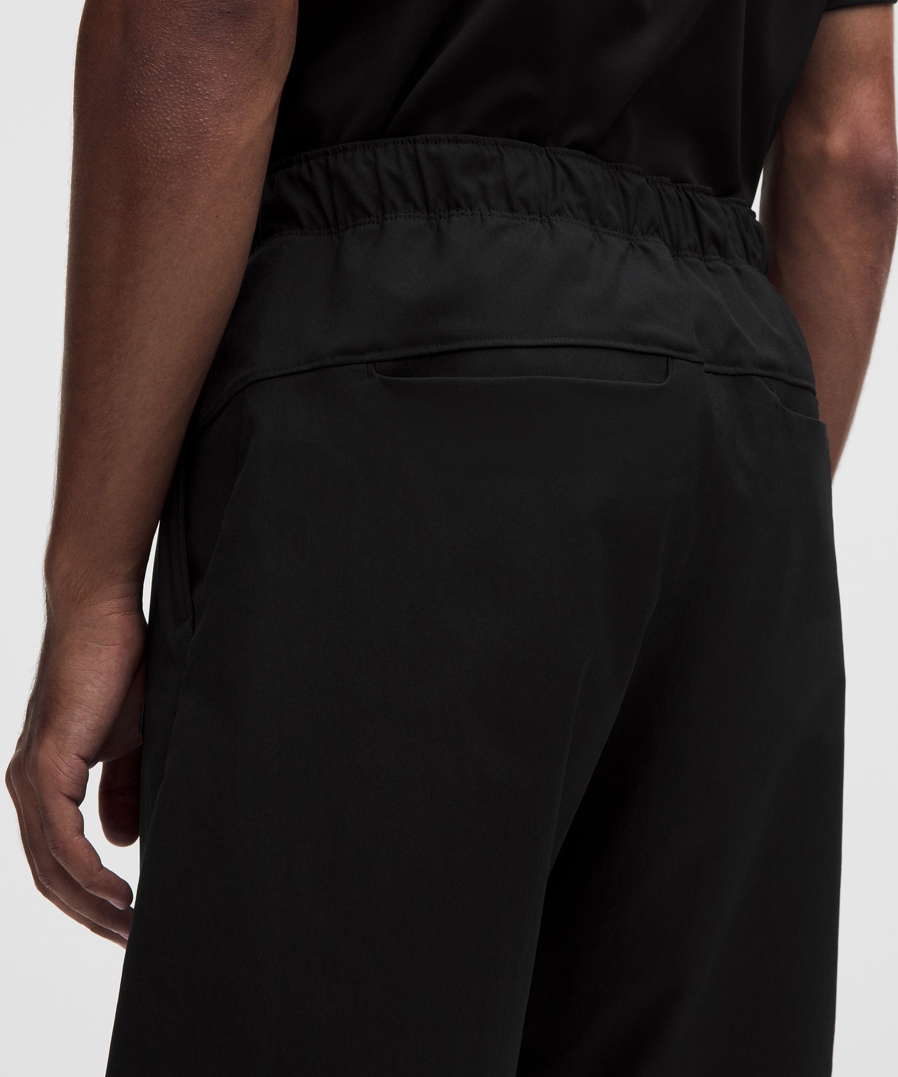 Stretch Twill Relaxed-Fit Golf Short 9"
