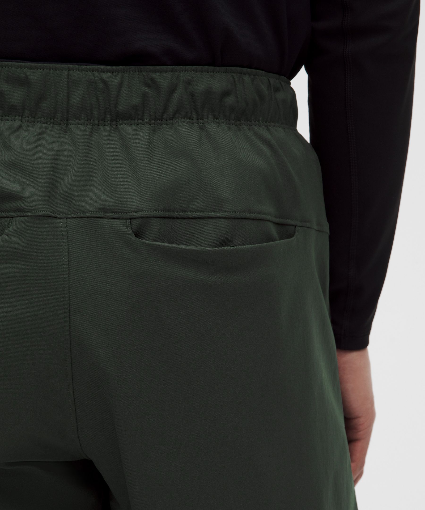 Stretch Twill Relaxed-Fit Golf Short 9"