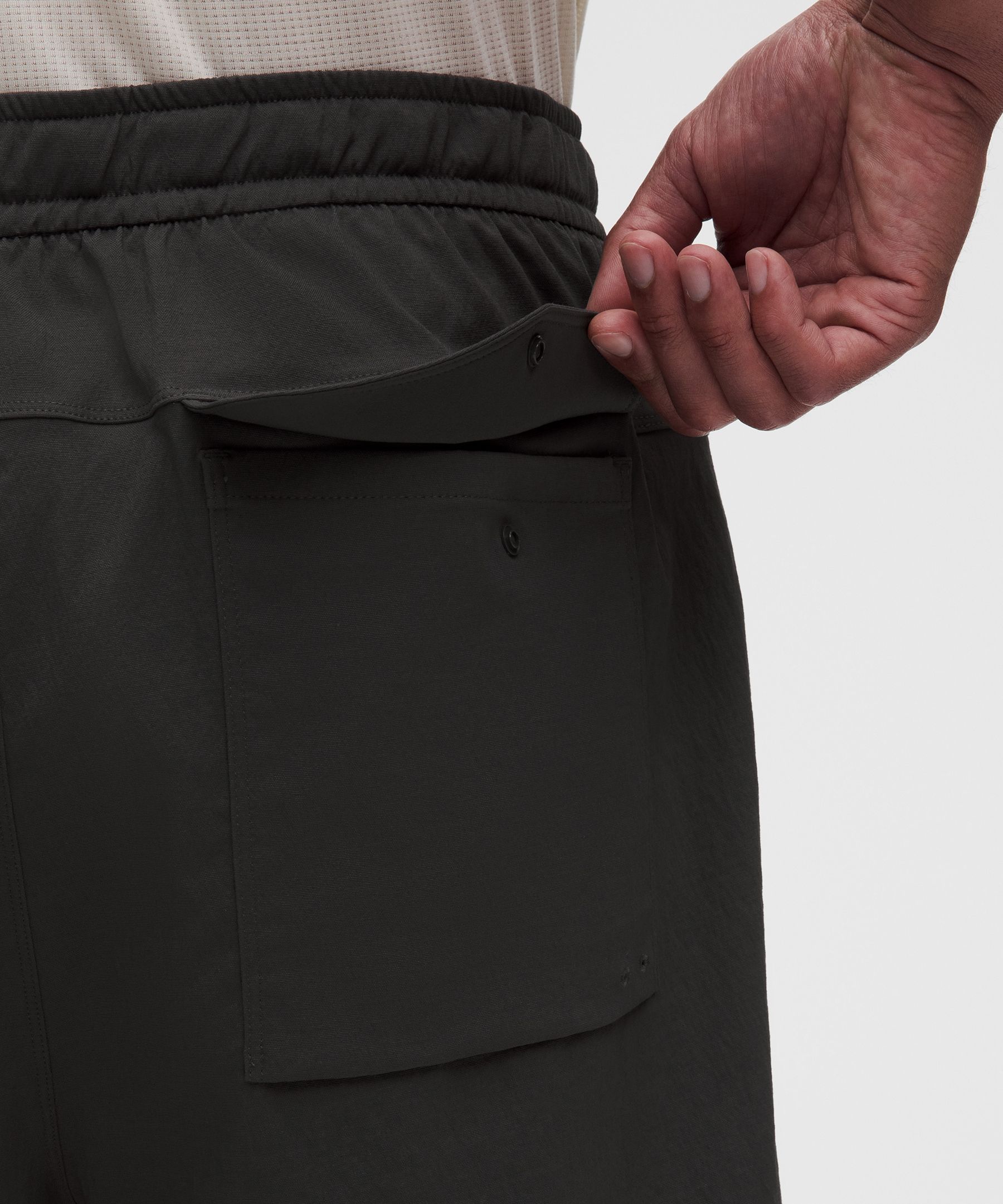 Short de randonn&eacute;e d&eacute;contract&eacute; avec protection UV 15 cm