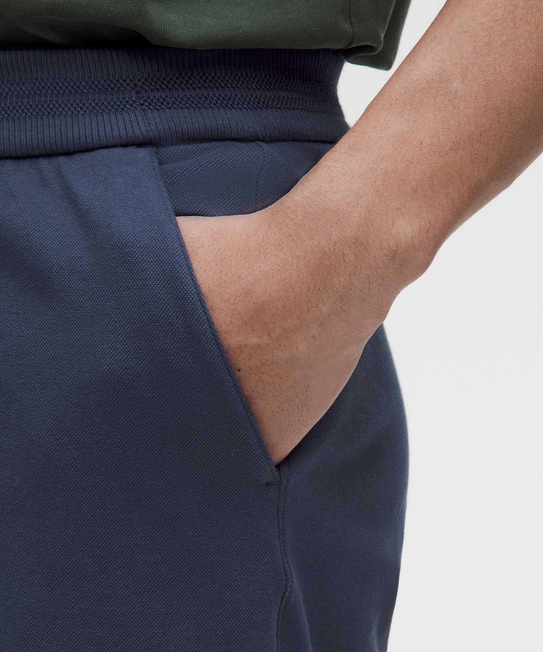 Pique Performer Relaxed Short 7"