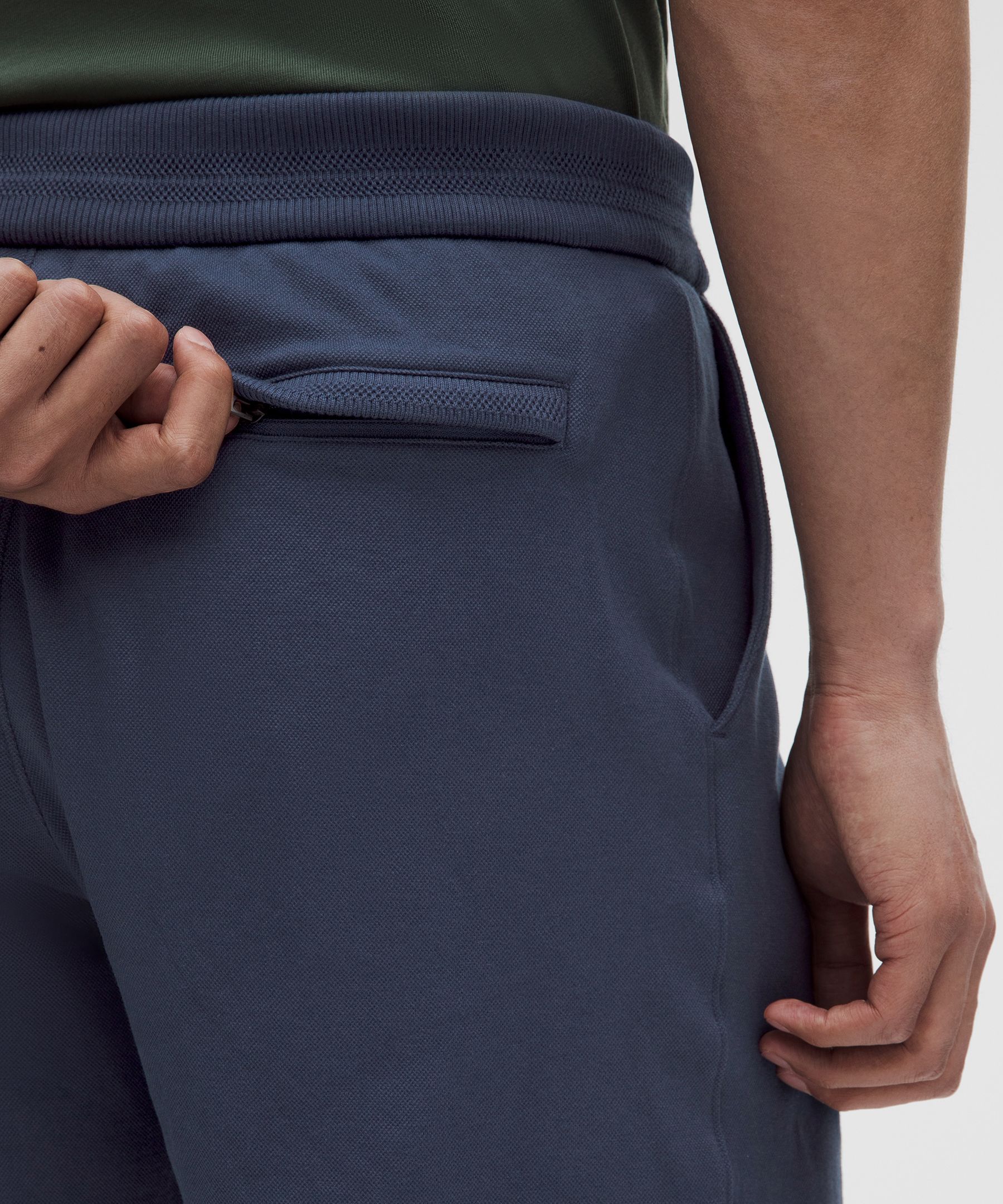 Pique Performer Relaxed Short 7"