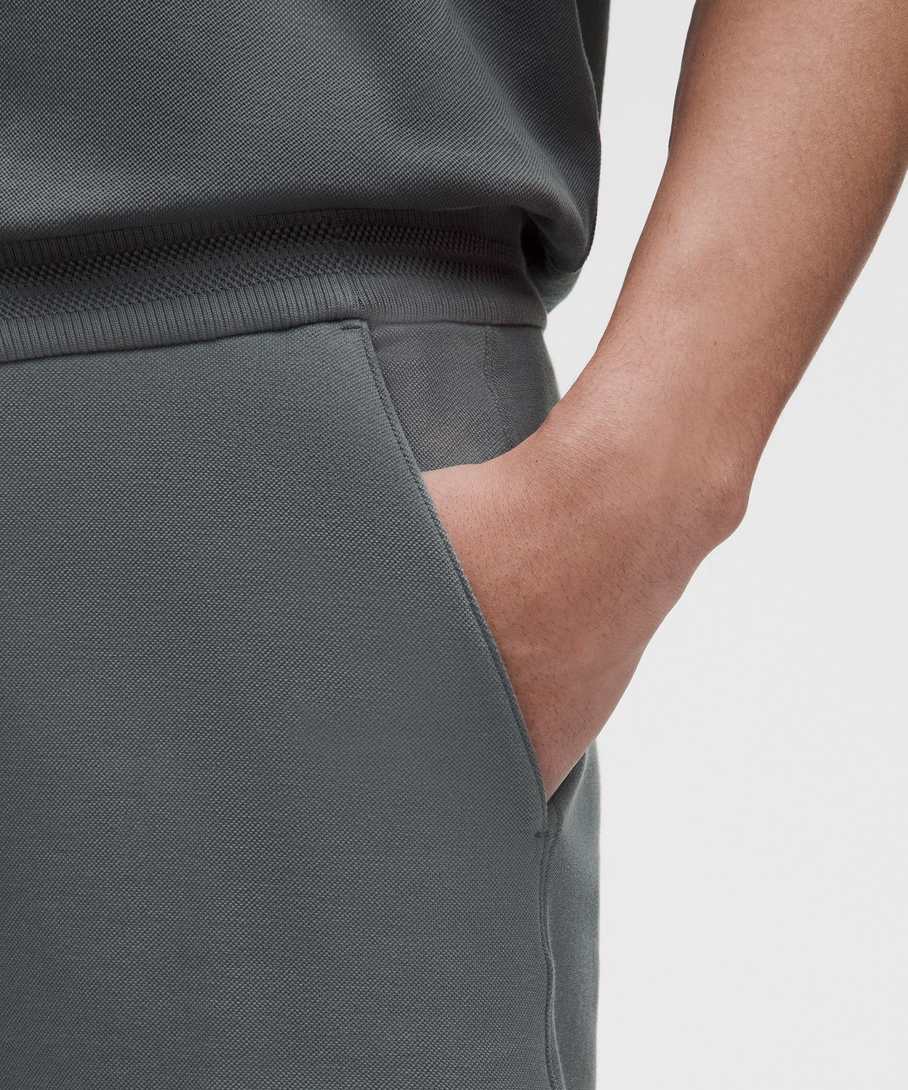 Pique Performer Relaxed Short 7"