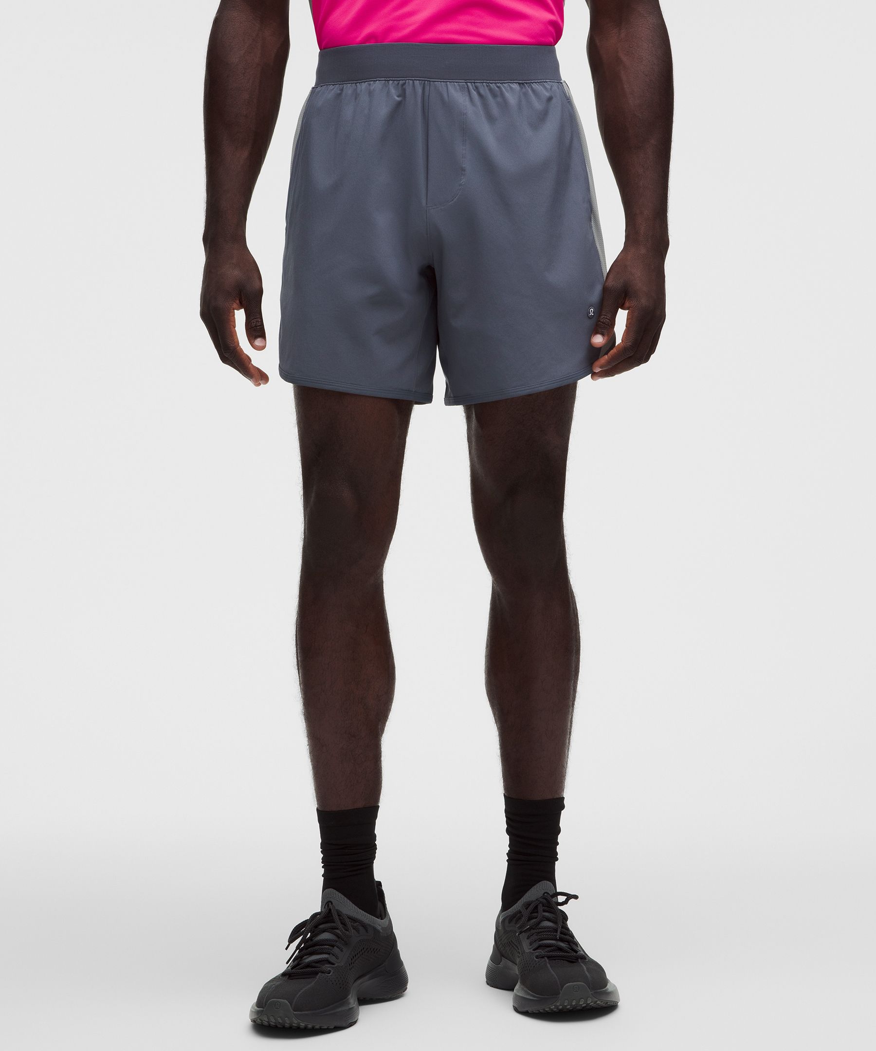 Short de tennis l&eacute;ger avec empi&egrave;cements en mesh 18 cm