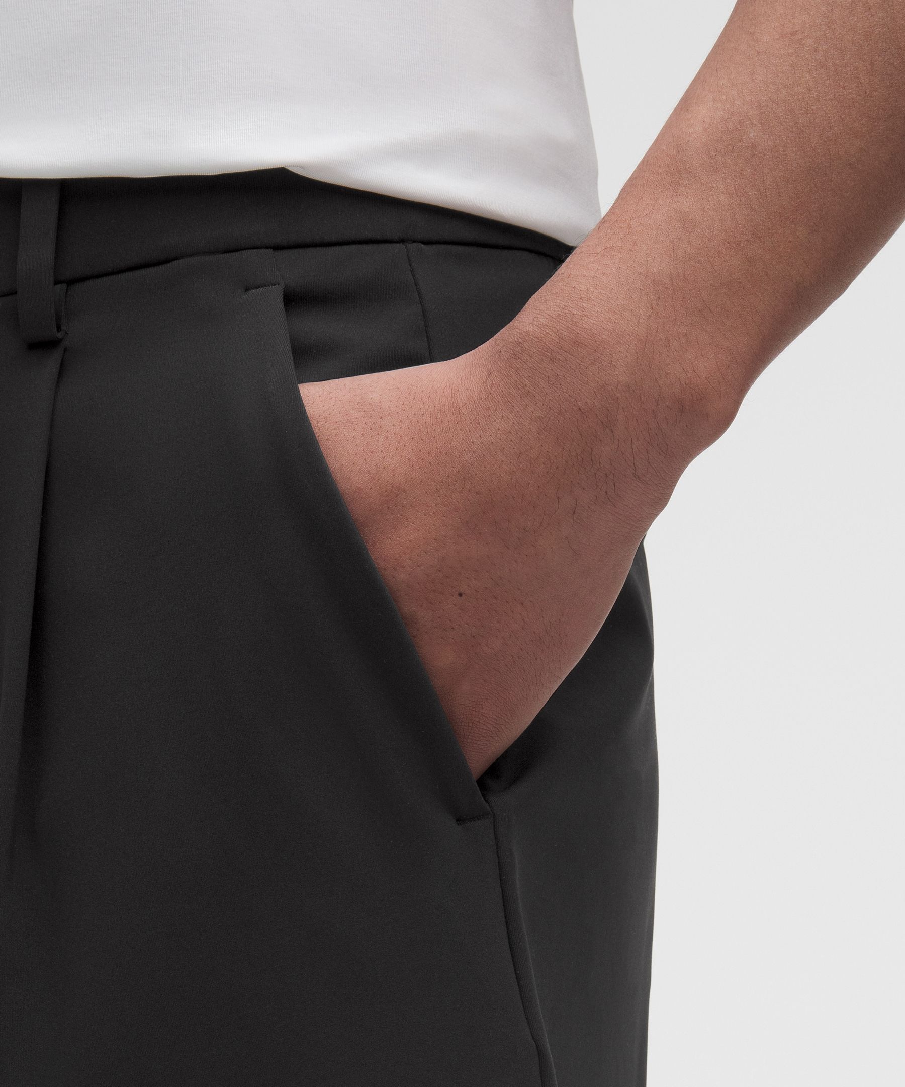 Men's Daydrift Relaxed-Fit Pleated Short 8"