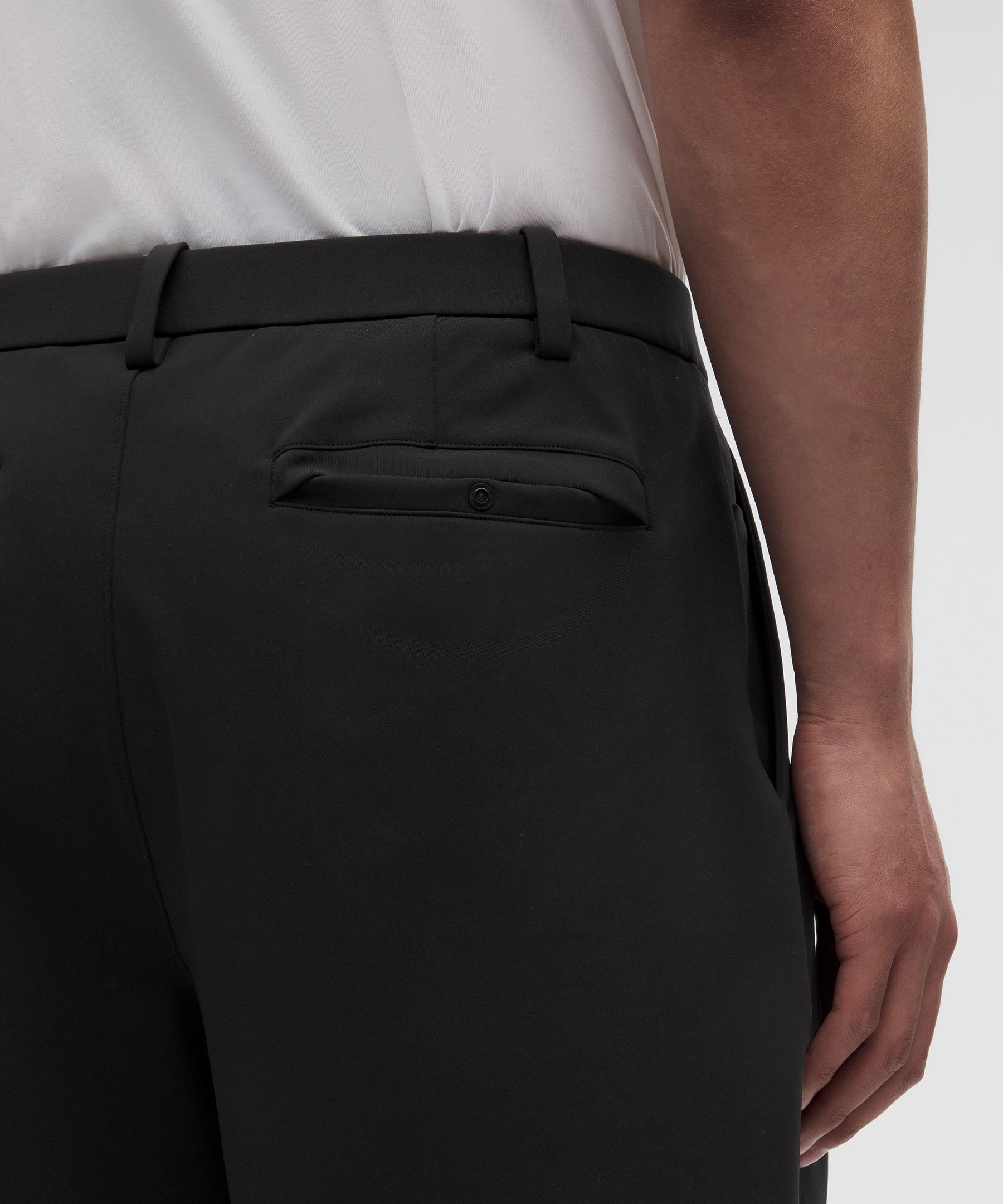 Men's Daydrift Relaxed-Fit Pleated Short 8"