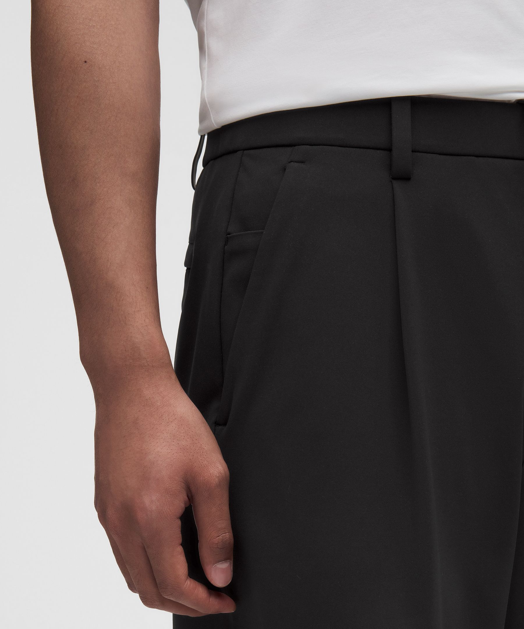 Men's Daydrift Relaxed-Fit Pleated Short 8"